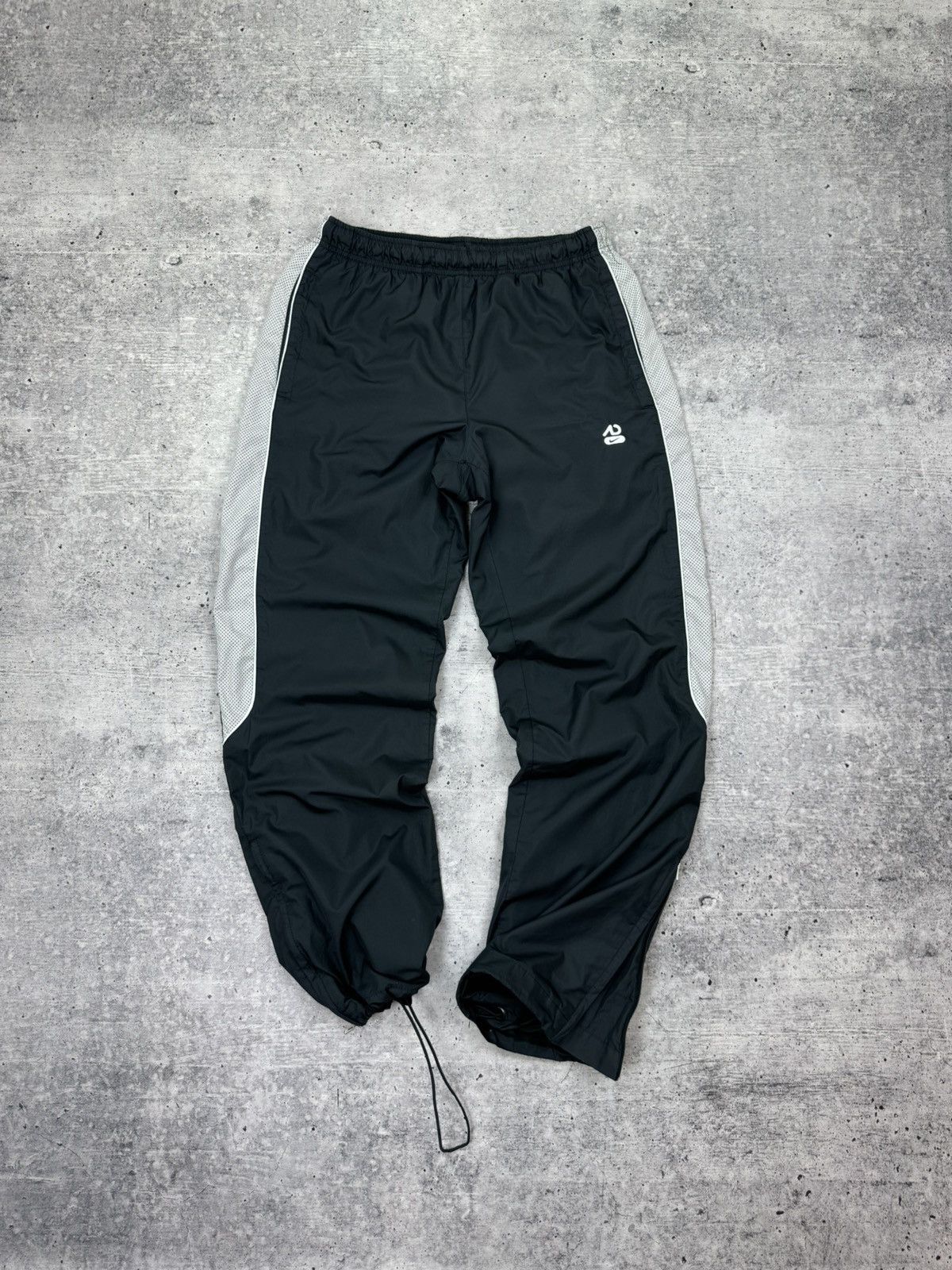 Nike Vintage Nike Swoosh Logo Nylon Drill Track Pants Joggers S Size US 30 / EU 46 - 1 Thumbnail