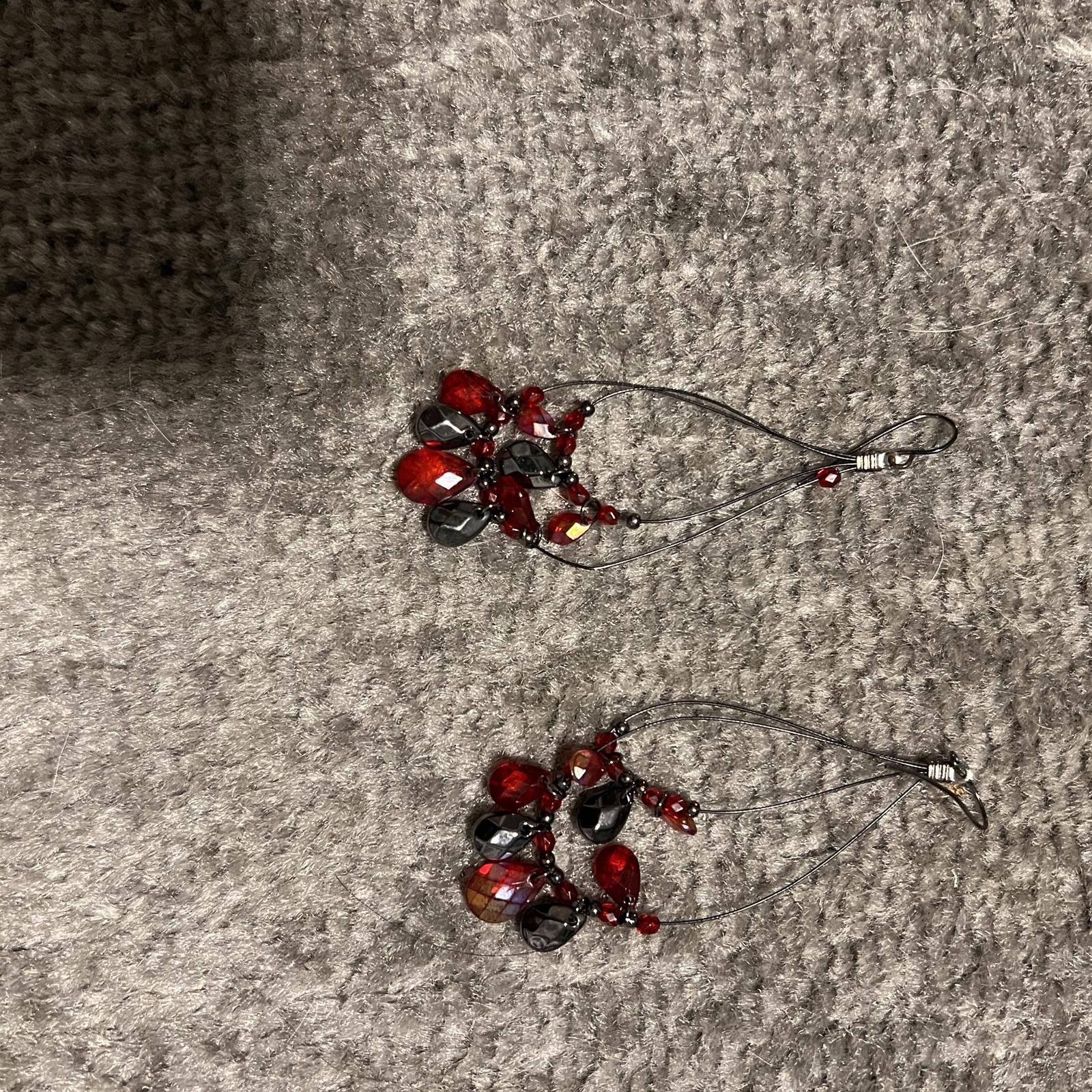 The Unbranded Brand Red and Black Beaded Dangle Earrings Size ONE SIZE - 1 Preview