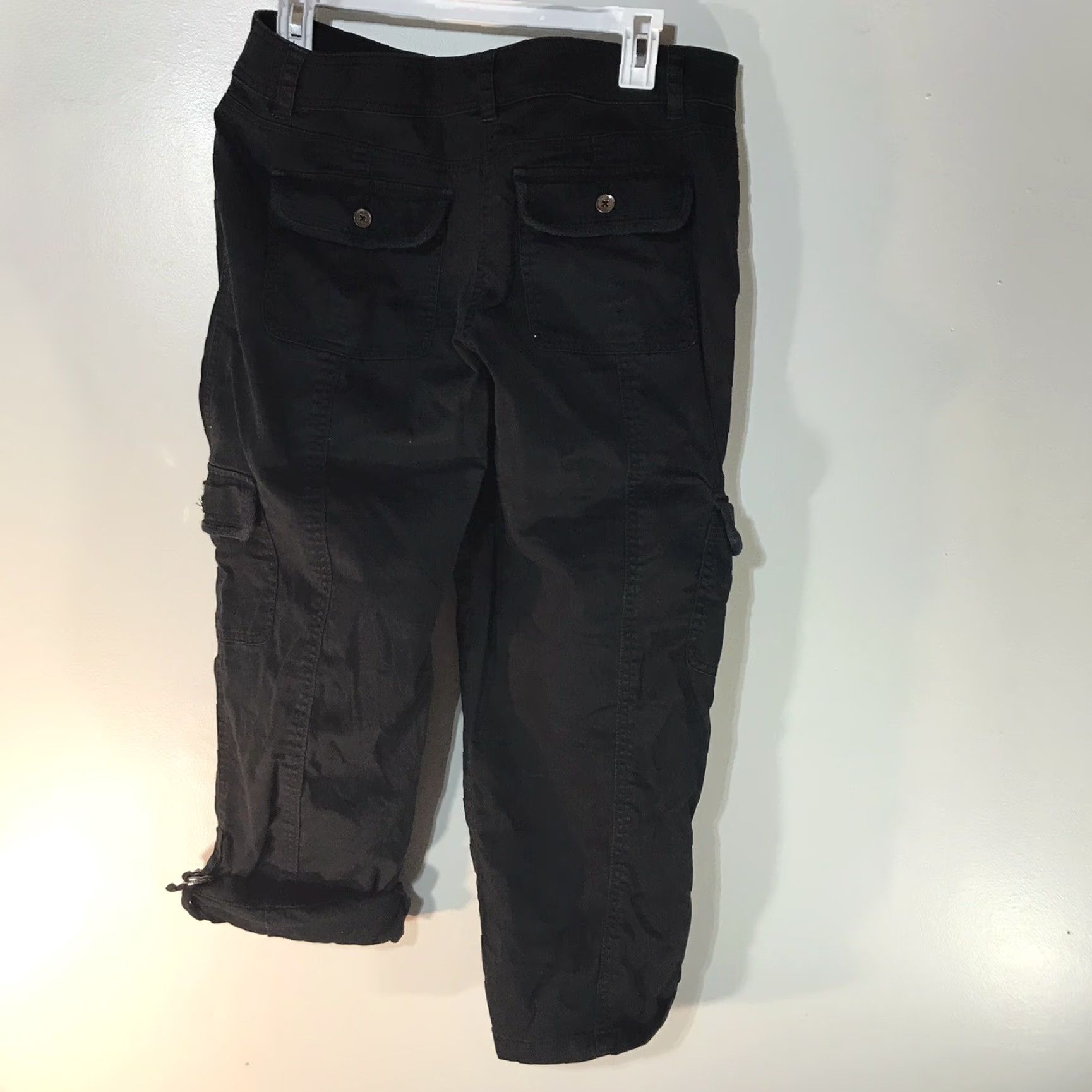 White House Black Market White House Black Market Cargo Pants Cropped Women Size 8 Black Cotton Spandex Straight Fall Summer Clothing Size 30" / US 8 / IT 44 - 2 Thumbnail