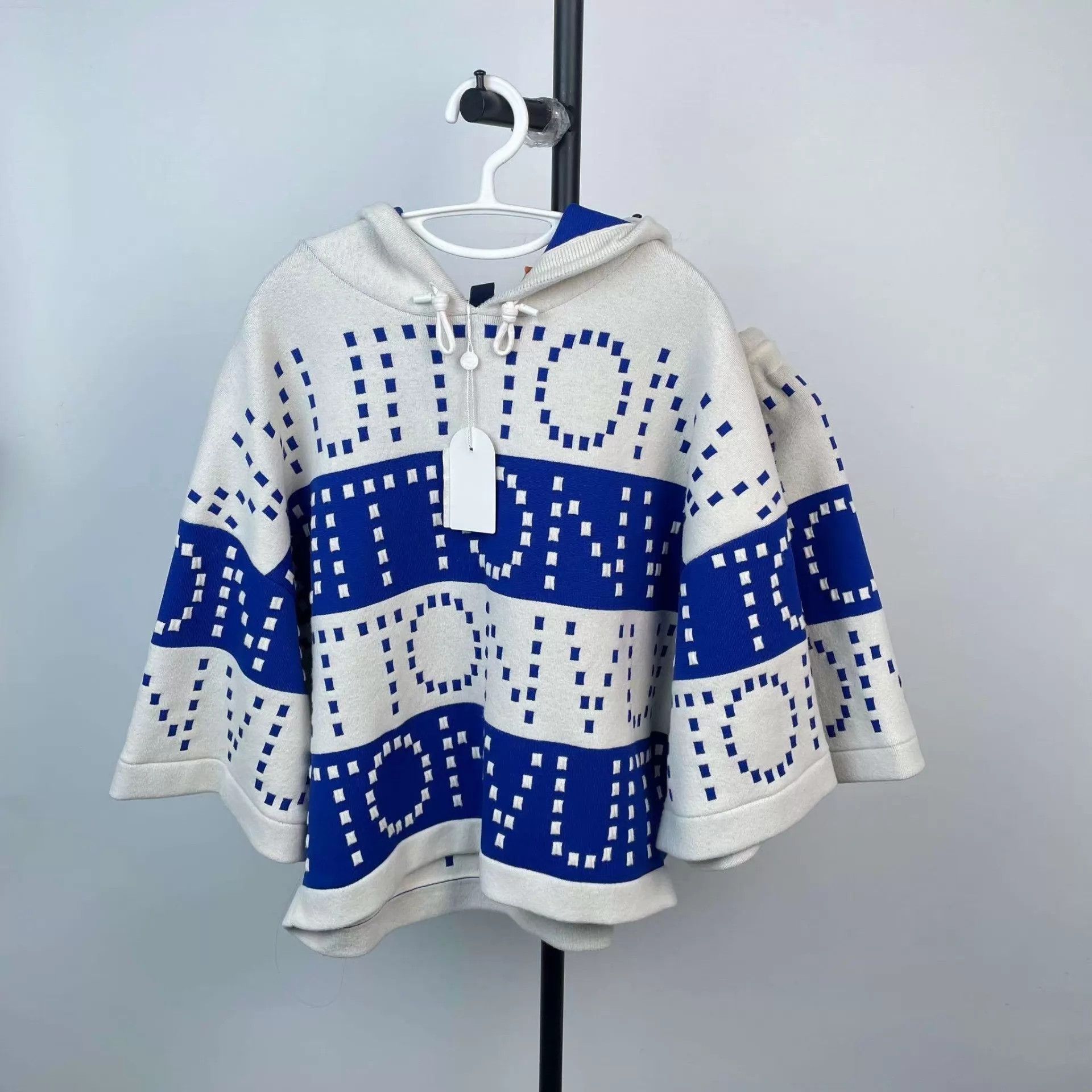 Louis Vuitton Lv Cotton Women's Sweatshirt & Short Set White S Size S / US 4 / IT 40 - 1 Thumbnail