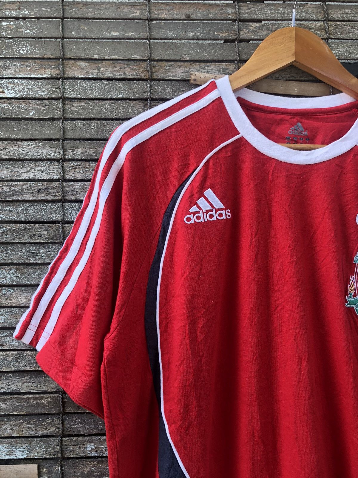 Adidas 🔥Vintage Y2k🔥 Adidas Liverpool Carlsbery Embroidered Tee Size US L / EU 52-54 / 3 - 2 Thumbnail