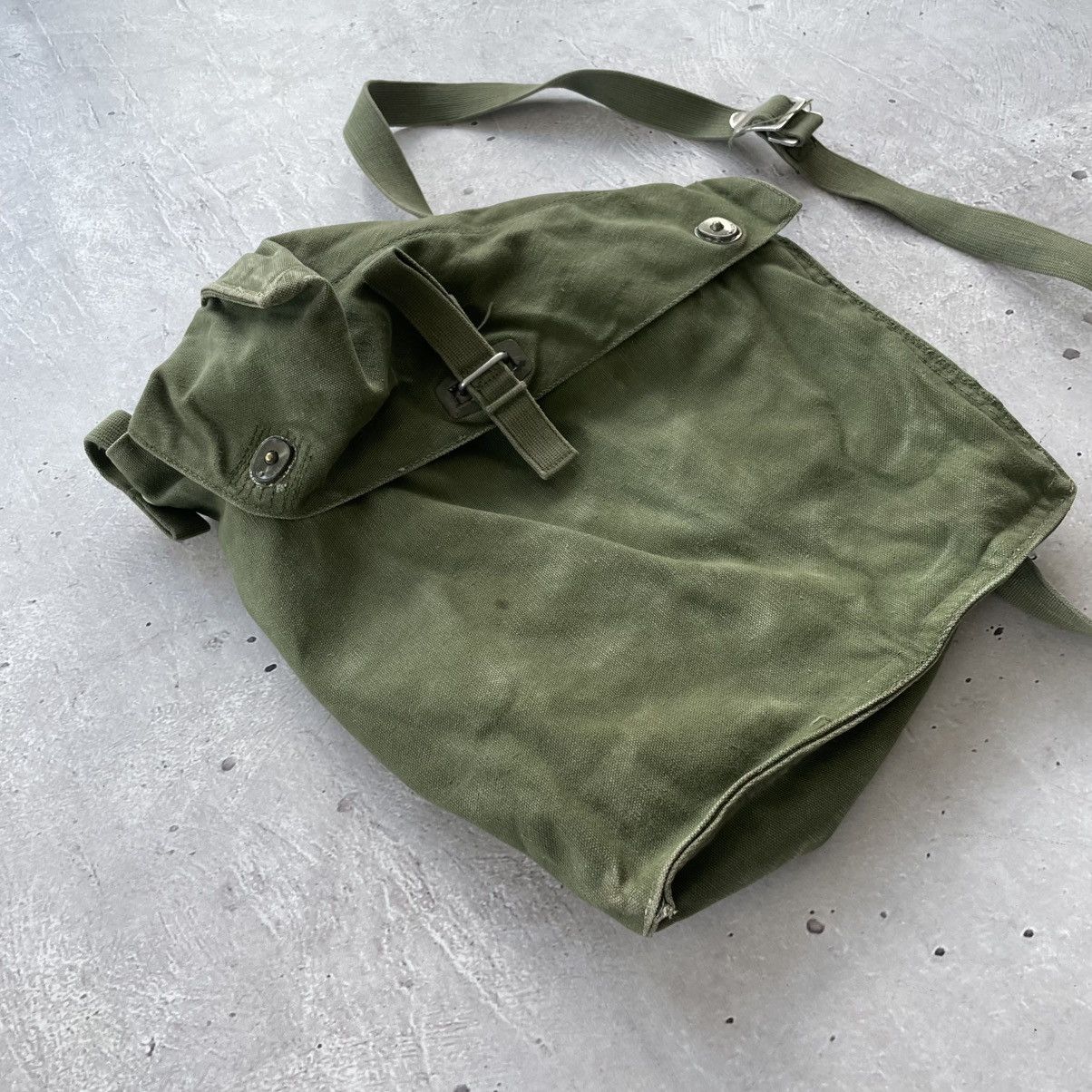 Vintage Vintage 1945 Canvas Genuine Military Crossbody Bag Size ONE SIZE - 4 Thumbnail