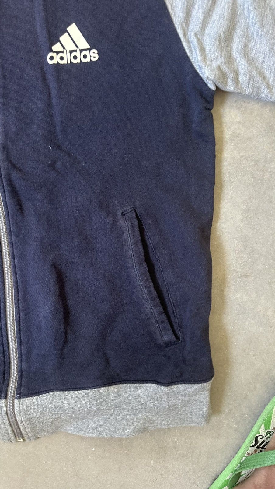 Adidas VIBTAGE ADIDAS DISTTESSED SWEATER Size US M / EU 48-50 / 2 - 4 Thumbnail
