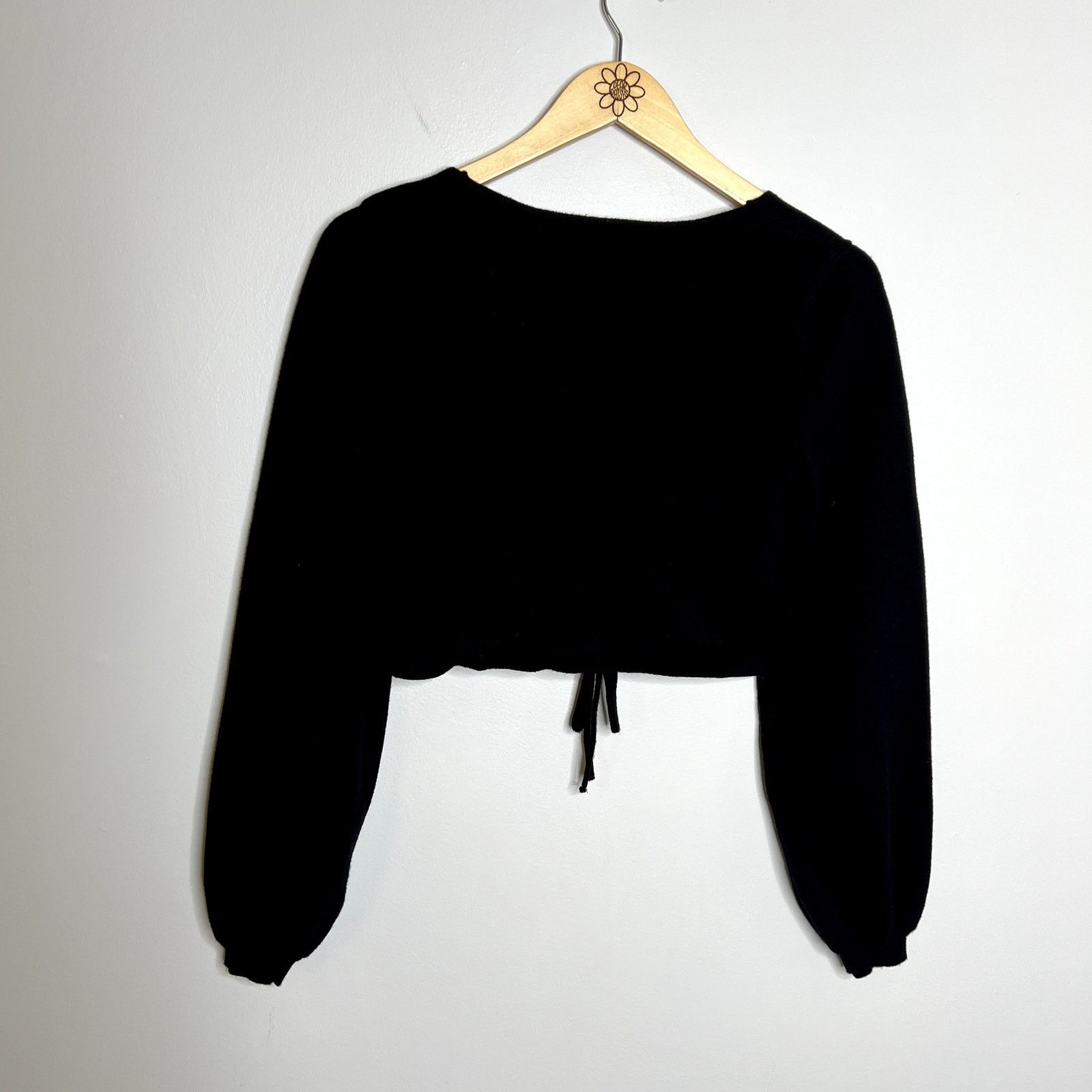 Forever 21 Forever 21 Black Wide Sleeve Tie Sweater Crop Top Size S / US 4 / IT 40 - 5 Thumbnail