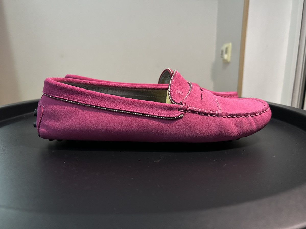 Tod's Tod’s pink suede rhinestone Gommino Loafers Size US 8 / IT 38 - 2 Thumbnail