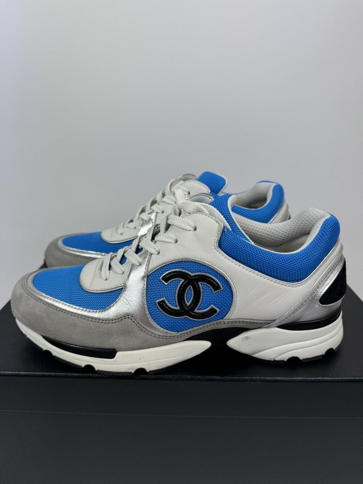 Chanel CHANEL BLUE LOGO SNEAKERS (RARE) Size US 10 / EU 43 - 5 Thumbnail