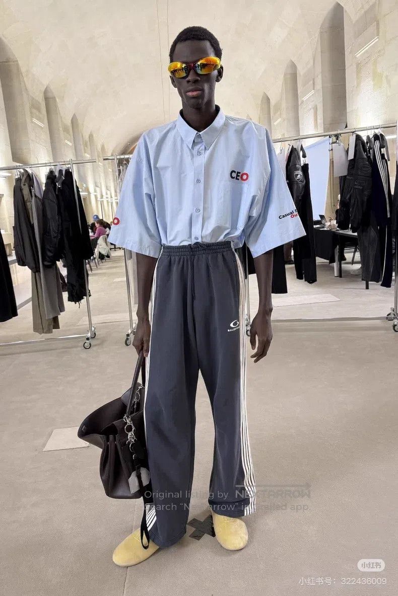 Balenciaga Balenciaga Oversized Shirt Size US S / EU 44-46 / 1 - 6 Thumbnail