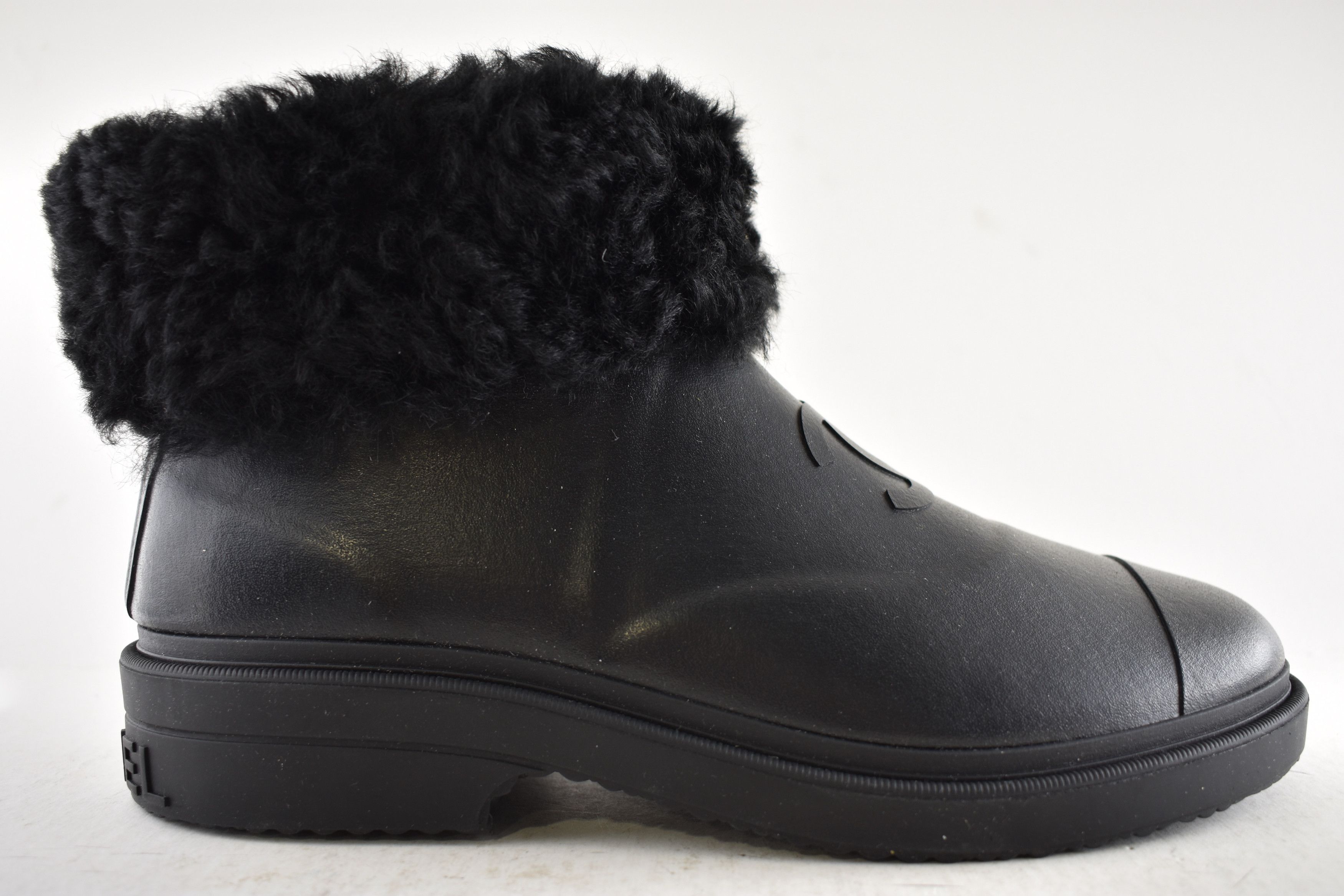 Chanel Chanel 24K Shearling Fur Rubber CC Short Ankle Rain Boots 40 Size US 10 / IT 40 - 1 Thumbnail