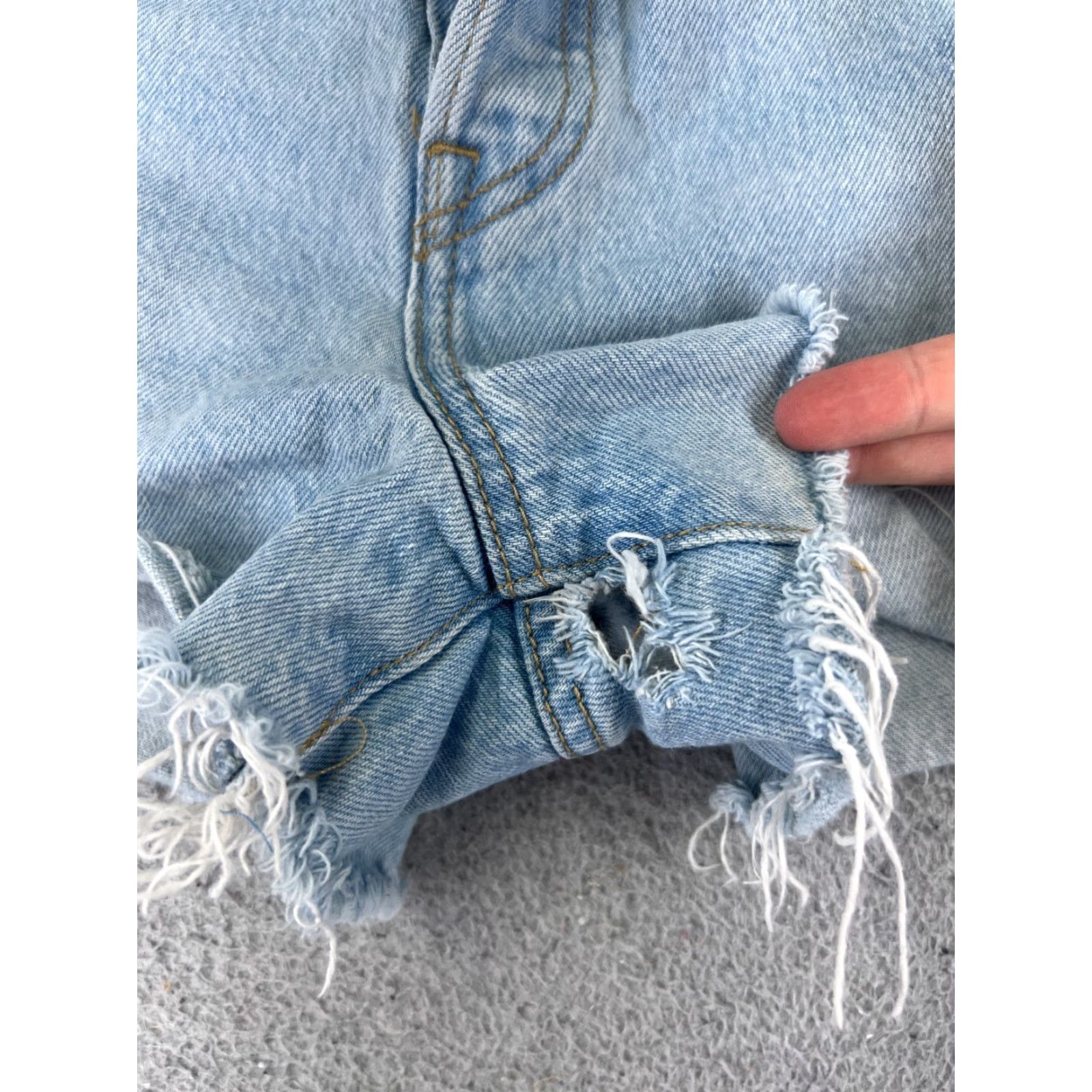 Levi's VINTAGE Levi's Shorts Womens 27 Cotton Denim Cutoff Light Wash 90s Casual Girls Size 27" / US 4 / IT 40 - 7 Thumbnail