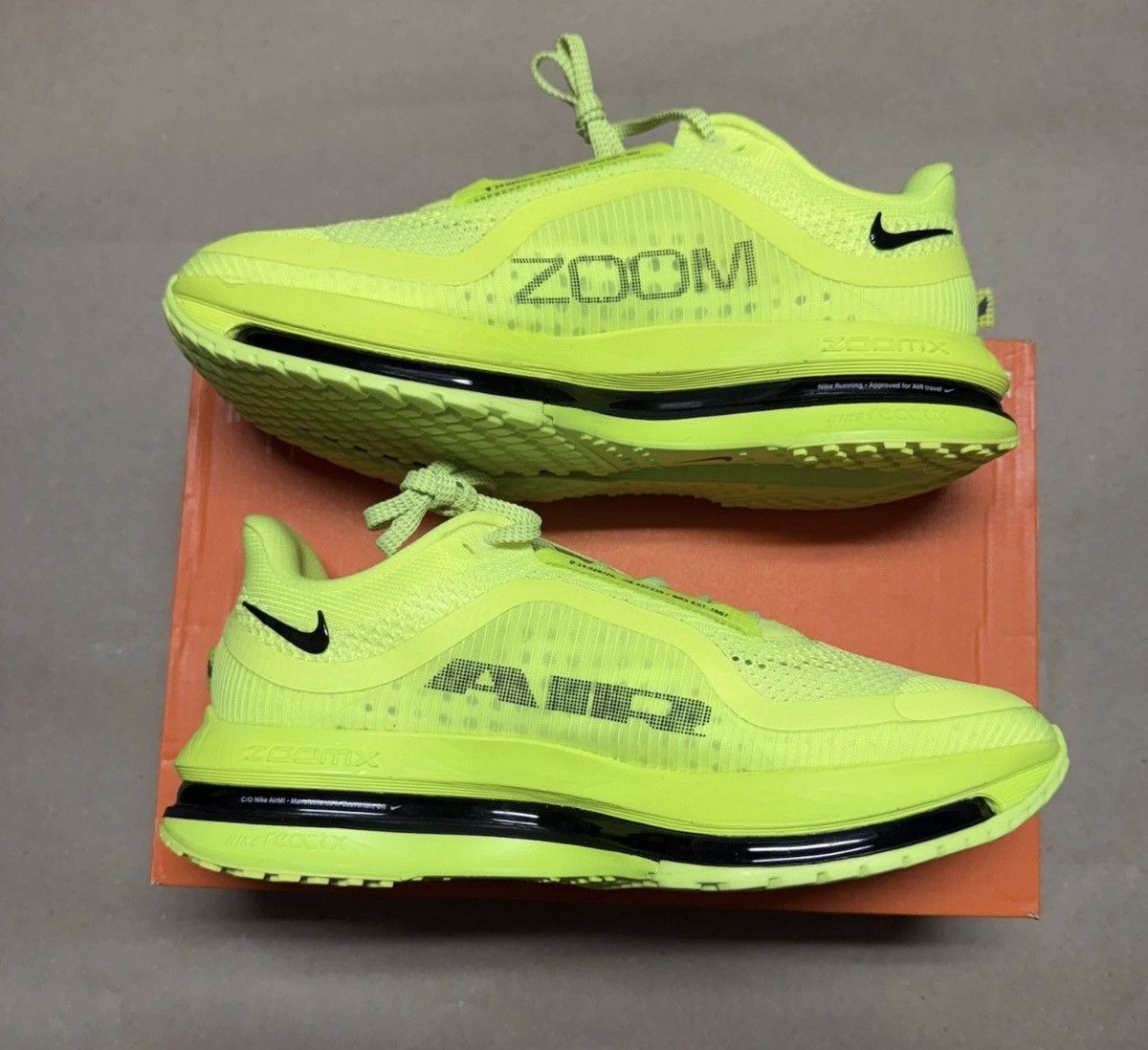 Nike Nike Air Pegasus Premium Volt Mens sz 7.5 Running shoes NEW! Size US 7.5 / EU 40-41 - 2 Thumbnail