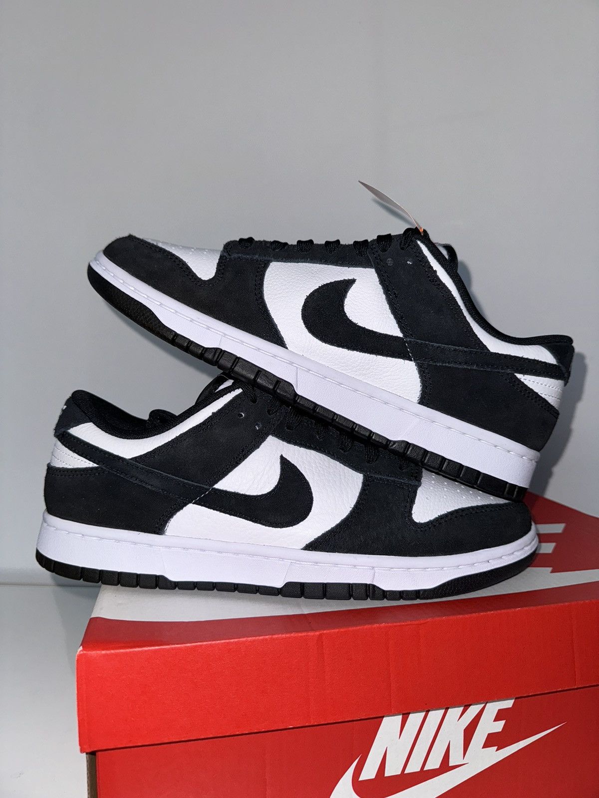 Nike Nike Dunk Low Retro Se Suede Panda 43 EU FQ8249-100 Size US 9.5 / EU 42-43 - 1 Thumbnail
