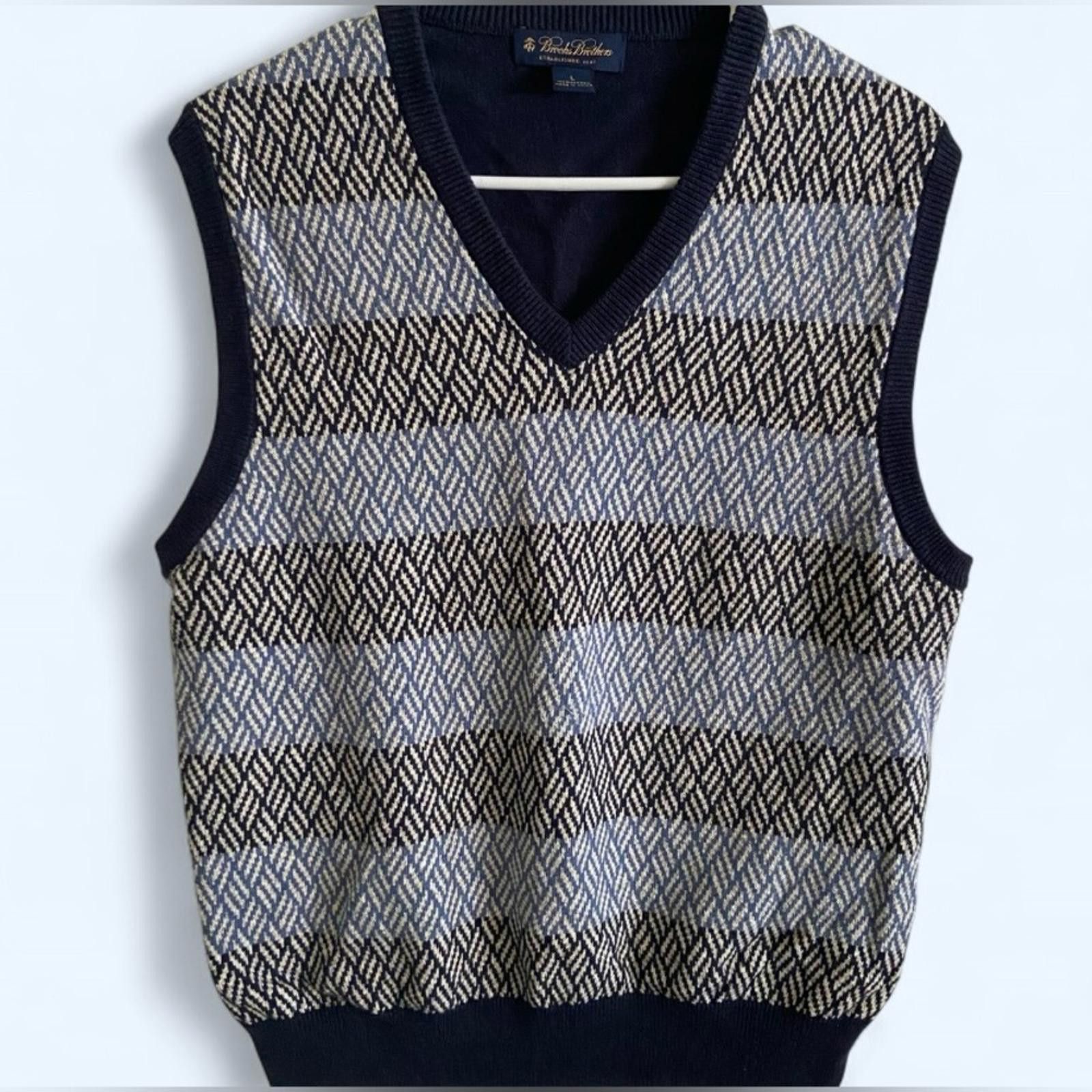 Brooks Brothers Brooks Brothers Cotton Blue V Neck Sweater Vest Men’s Size s Size US L / EU 52-54 / 3 - 1 Thumbnail