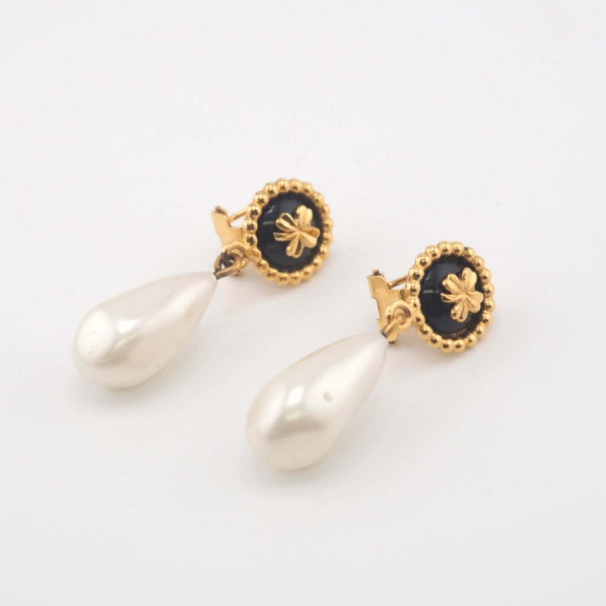 Chanel 95P Gold Plated Clover CC Earrings 46cc825s For Sale at 1stDibs