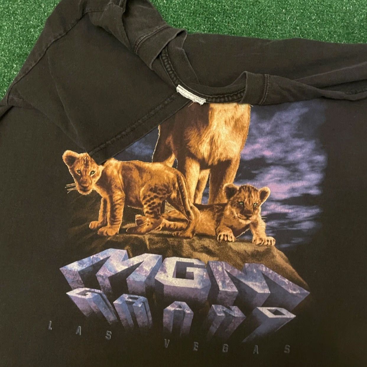 Vintage VINTAGE MGM Grand Las Vegas Lions Graphic Shirt Mens Size M Black 90s VTG Lions MGM Grand 90s Shirt Mens Size US M / EU 48-50 / 2 - 2 Thumbnail