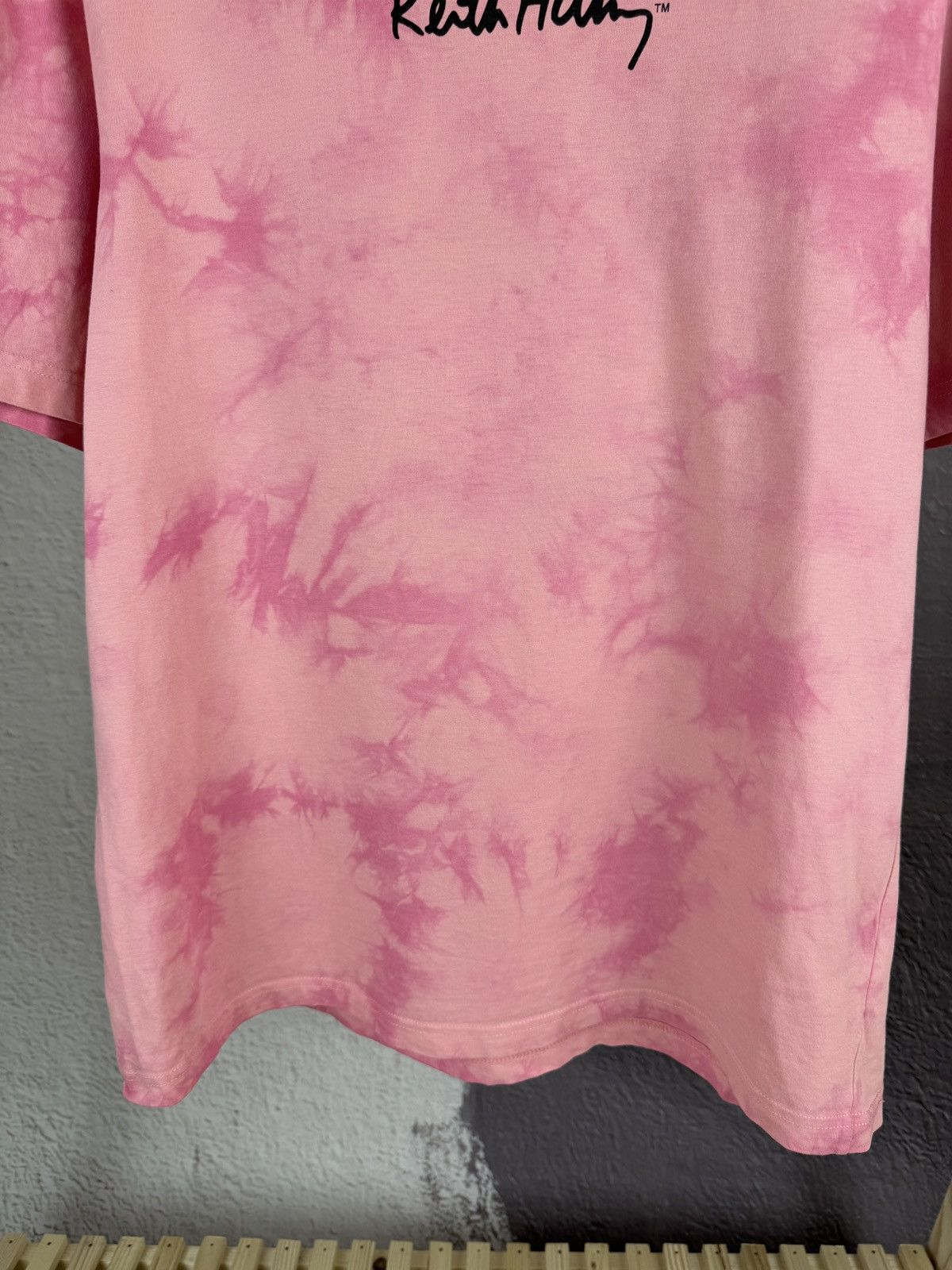 H&M × Keith Haring H&M x Keith Haring big logo tie dye relaxed fit tee shirt Size US M / EU 48-50 / 2 - 6 Thumbnail