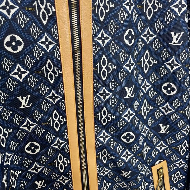 Louis Vuitton Louis Vuitton size 36 1854 printed silk hooded jacket 2502- Size US M / EU 48-50 / 2 - 3 Thumbnail