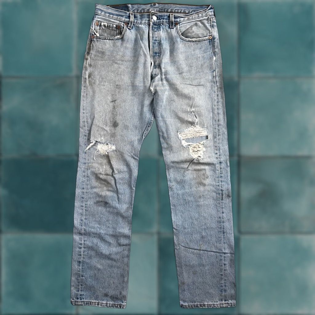 Levi's VINTAGE Levi's 501 Jeans Men Adult Medium Straight Leg 34x34 90s USA Blue Denim Size US 34 / EU 50 - 1 Thumbnail