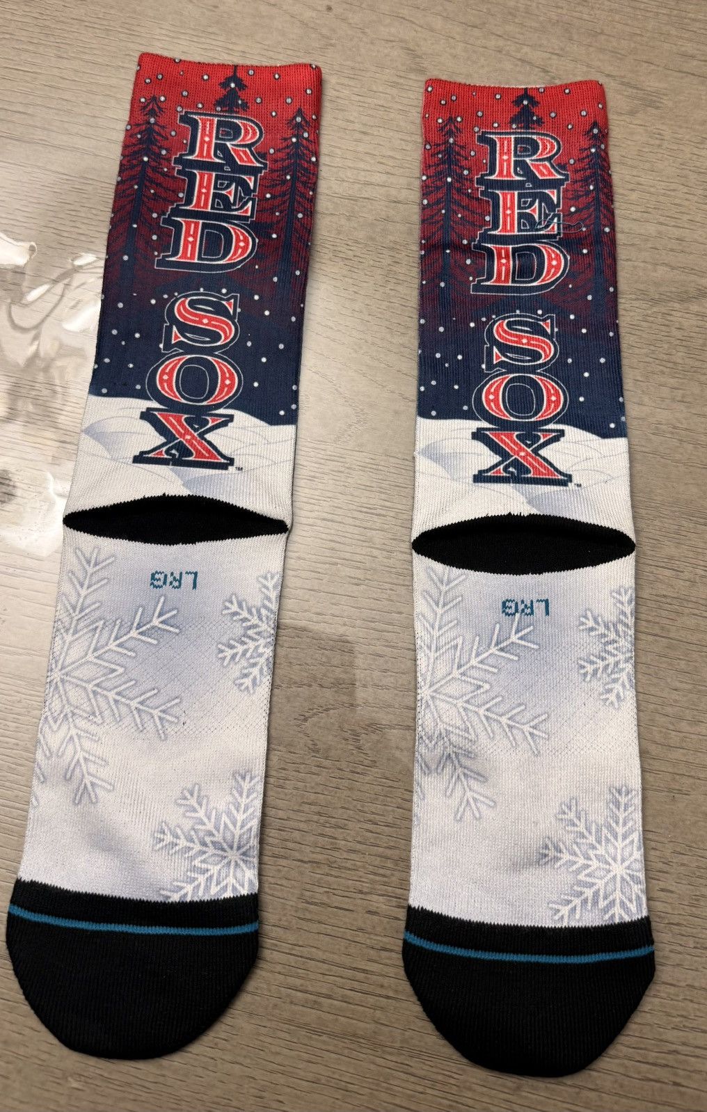 Other 2 Pairs of Boston Red Sox Christmas Socks Size ONE SIZE - 4 Thumbnail