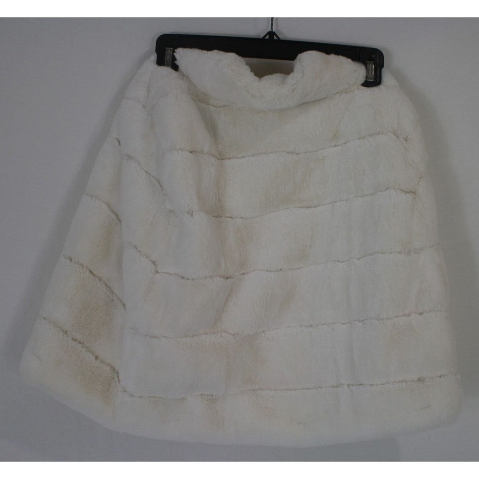 Betsey Johnson Betsey Johnson Faux Fur Capelet Ivory Bridal Shrug Women S Size S / US 4 / IT 40 - 7 Thumbnail