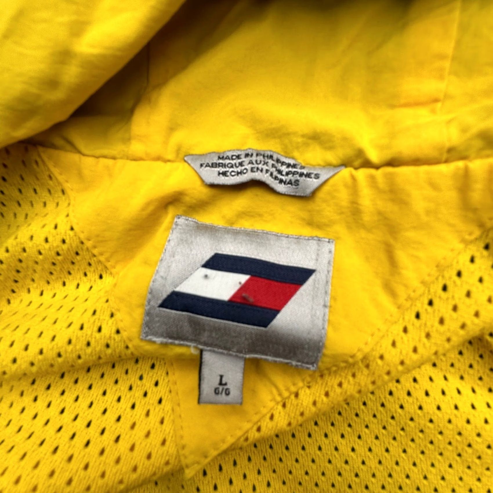 Tommy Hilfiger VINTAGE Tommy Hilfiger Windbreaker Hooded Jacket Logo Blue Large Mens 90s Windbreaker Zip Full Zip Size US L / EU 52-54 / 3 - 2 Thumbnail