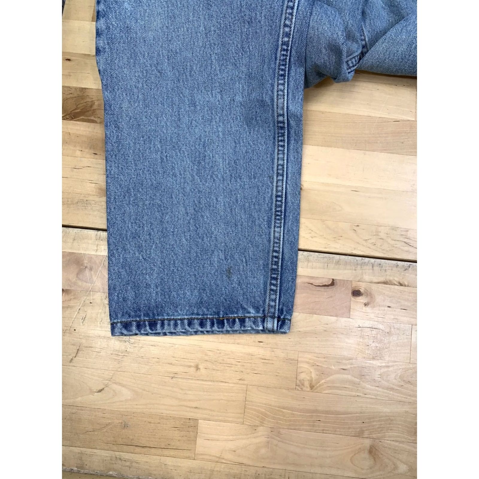 Levi's VINTAGE Levi's 550 Jeans Men 34x30 Blue Light Wash Denim 90s Distress 13189 Size US 34 / EU 50 - 7 Thumbnail