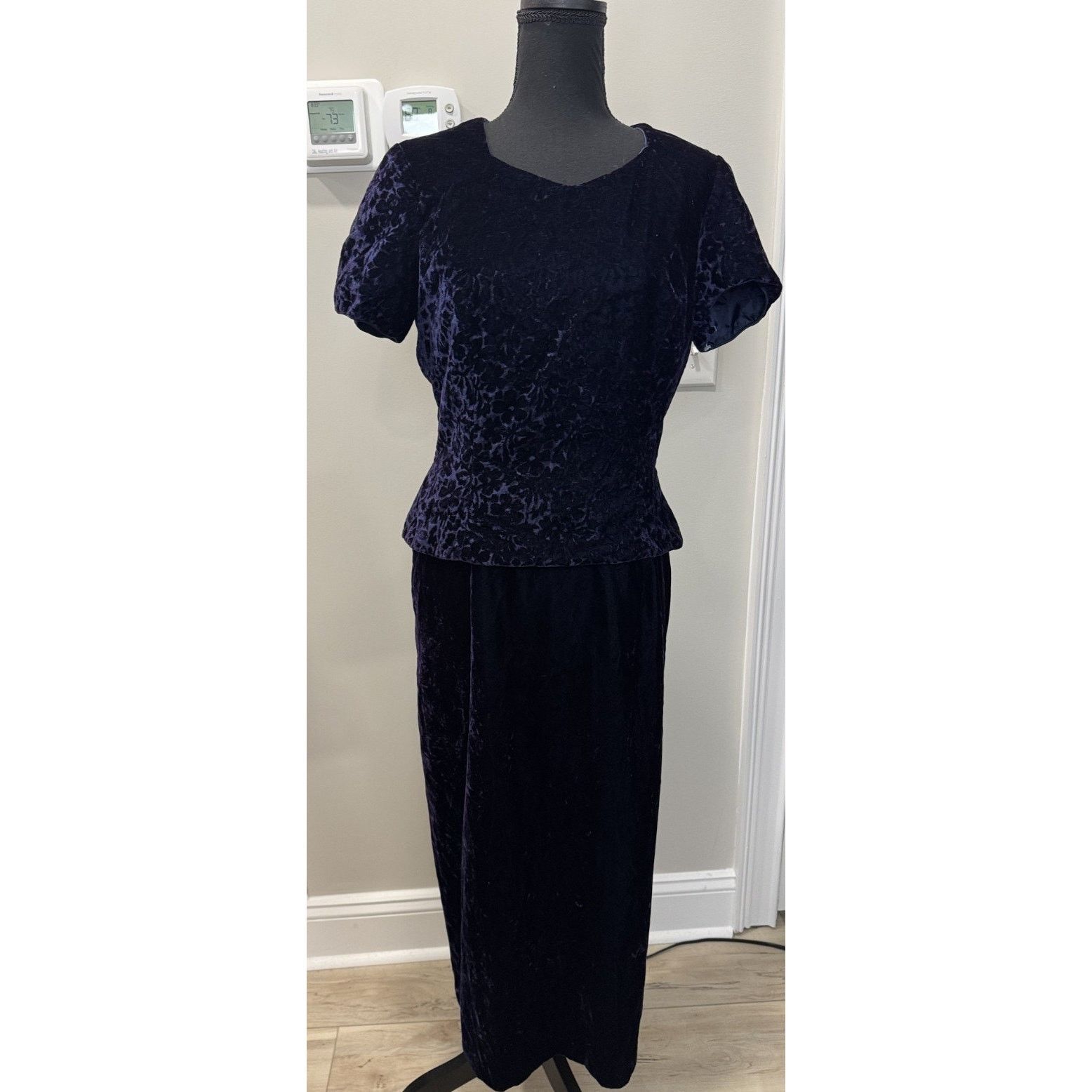 Other Vintage Talbots Dark Academia Velvet Dress Navy Gothic 8 Size M / US 6-8 / IT 42-44 - 1 Thumbnail