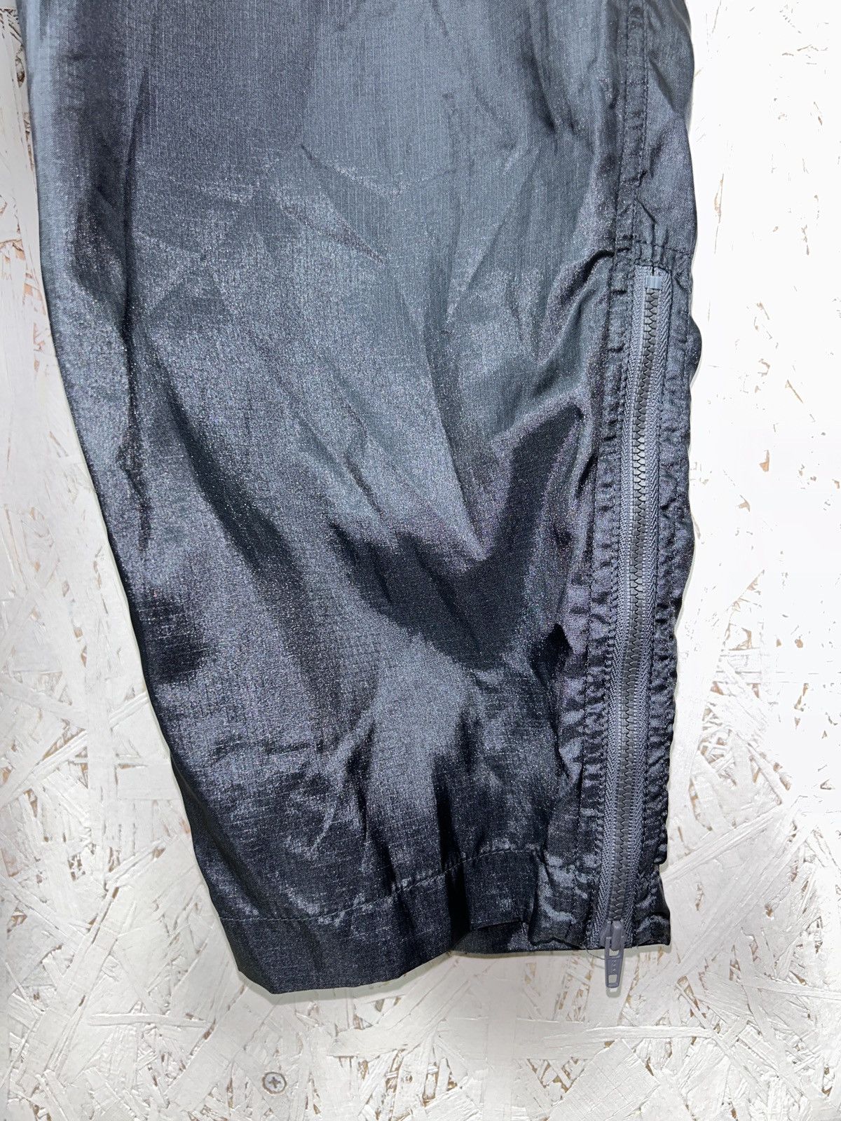 Nike 80s Vintage Nike Shiny Nylon Tracksuit Pants In Dark Grey Size US 34 / EU 50 - 3 Thumbnail
