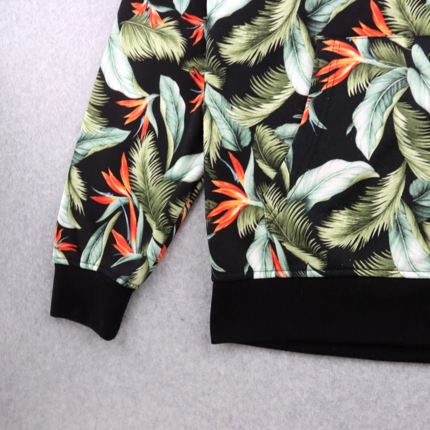 Vintage VINTAGE DC Shoes Hoodie Mens Size Medium Floral Hoodie Skateboard Logo Zip Up Size US M / EU 48-50 / 2 - 7 Thumbnail