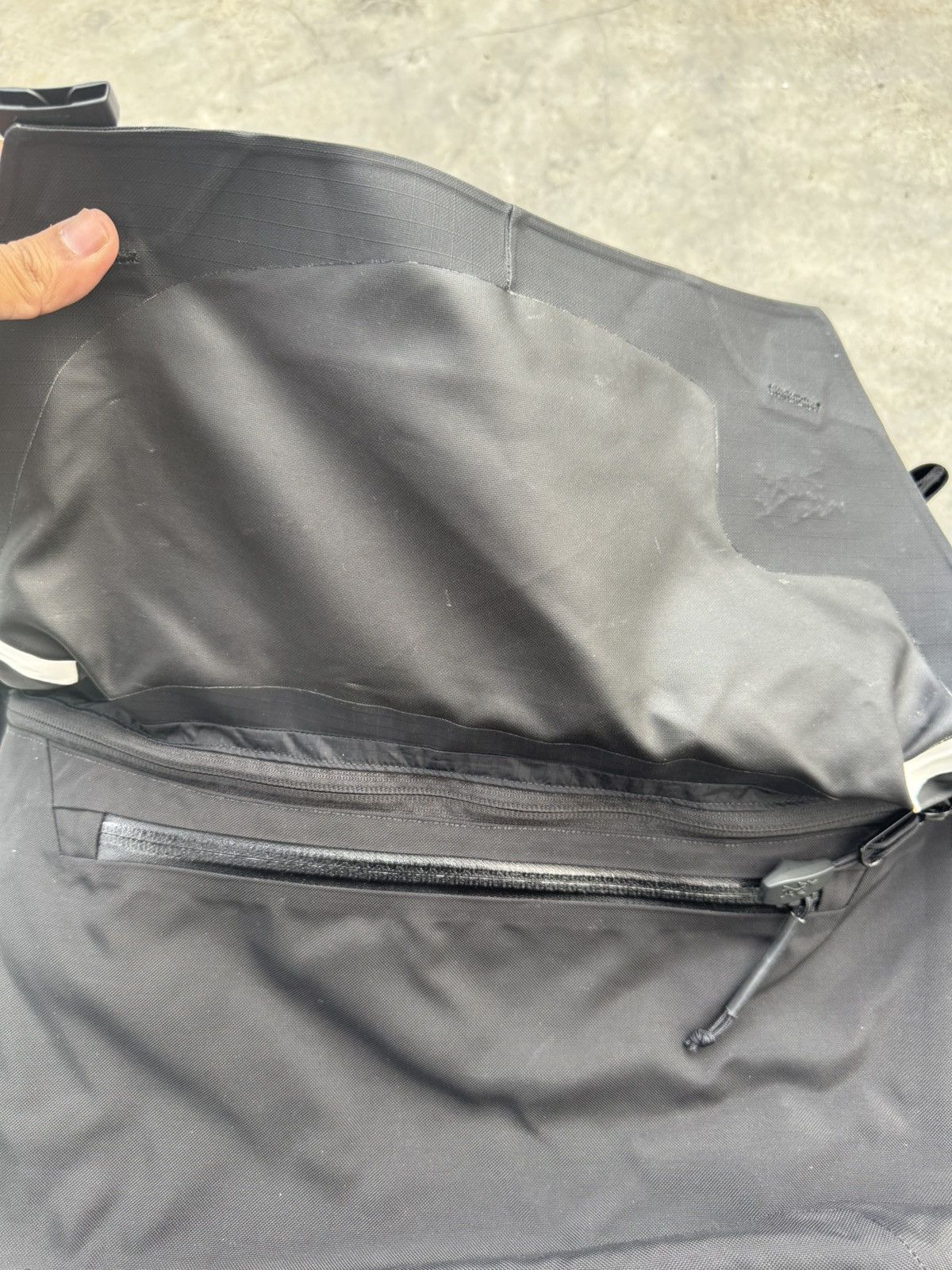 Arc'teryx ARCTERYX LEAF 15L Courier Bag Nylon Black Messenger Size ONE SIZE - 4 Thumbnail