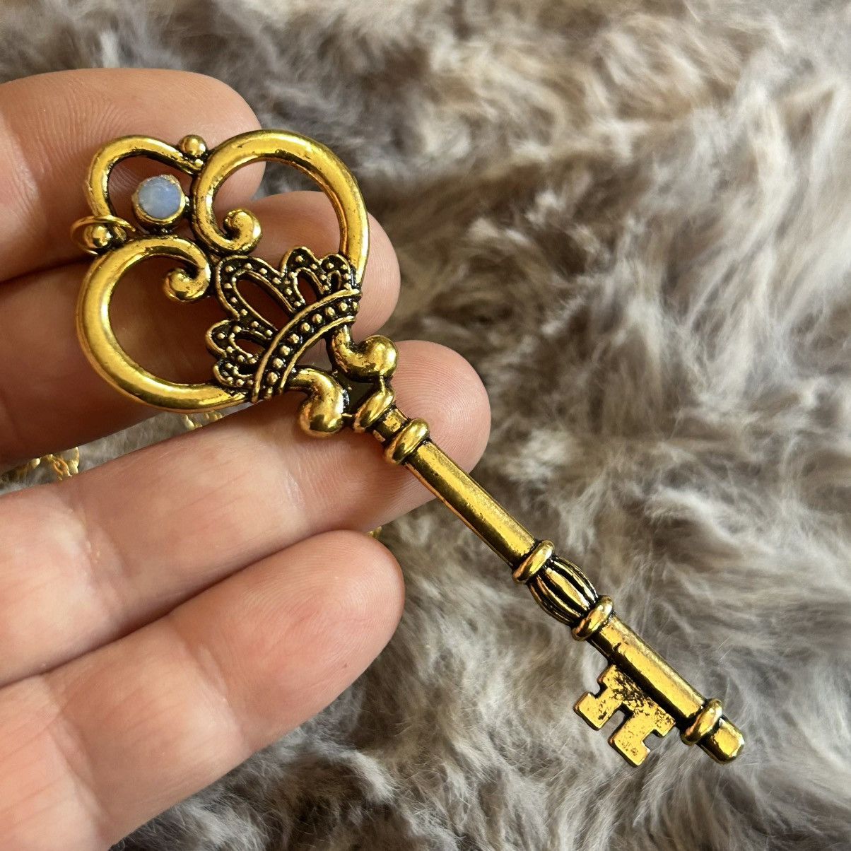 Vintage Vintage fancy crown faux opal gold skeleton key necklace Size ONE SIZE - 6 Thumbnail