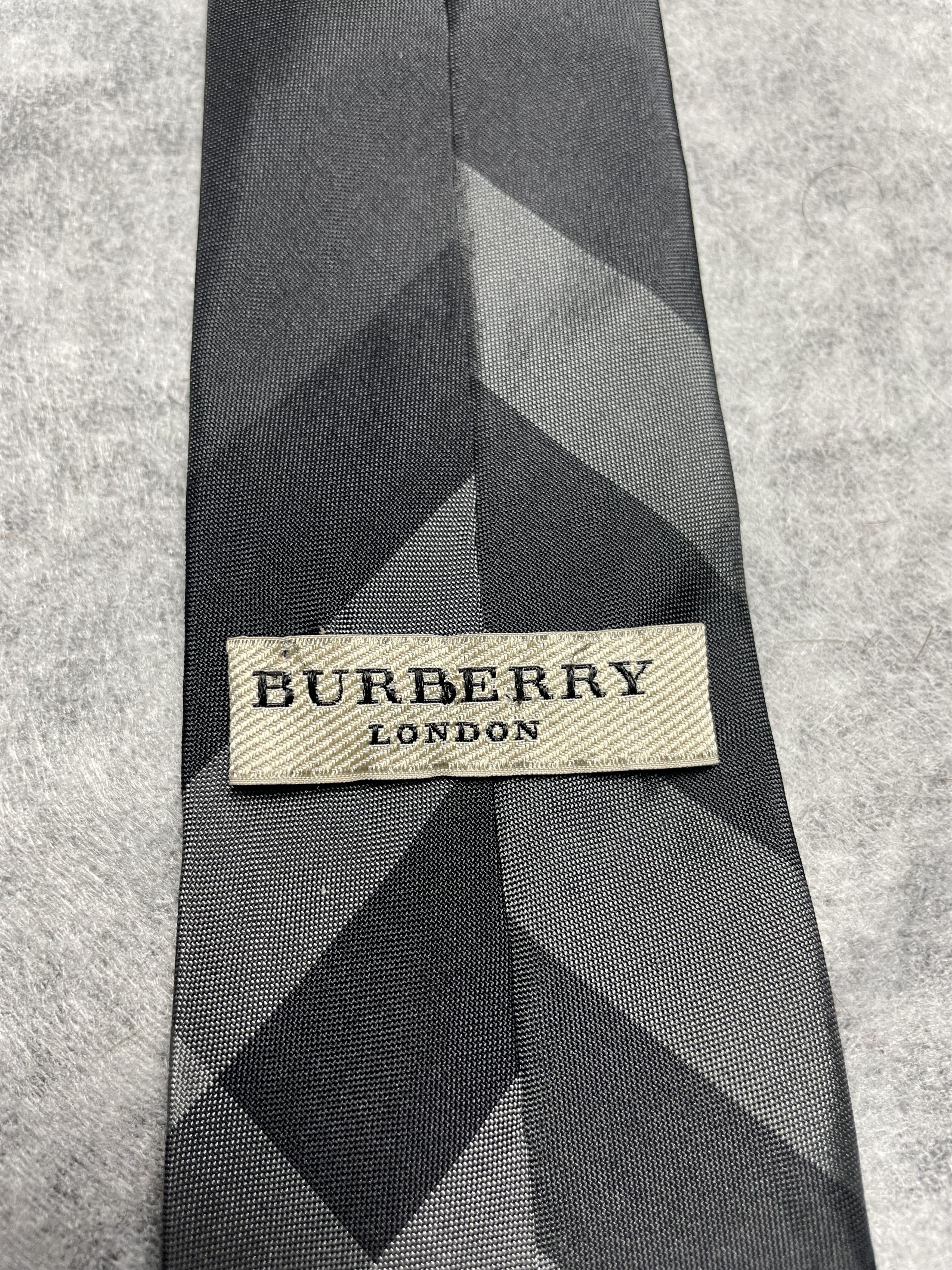 Burberry Burberry London Gray Black Check Plaid Silk Mens Tie Size ONE SIZE - 4 Thumbnail