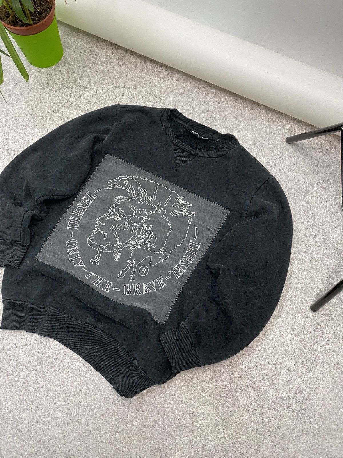 Diesel Vintage Diesel distressed Y2K square logo sweatshirt Size US S / EU 44-46 / 1 - 4 Thumbnail