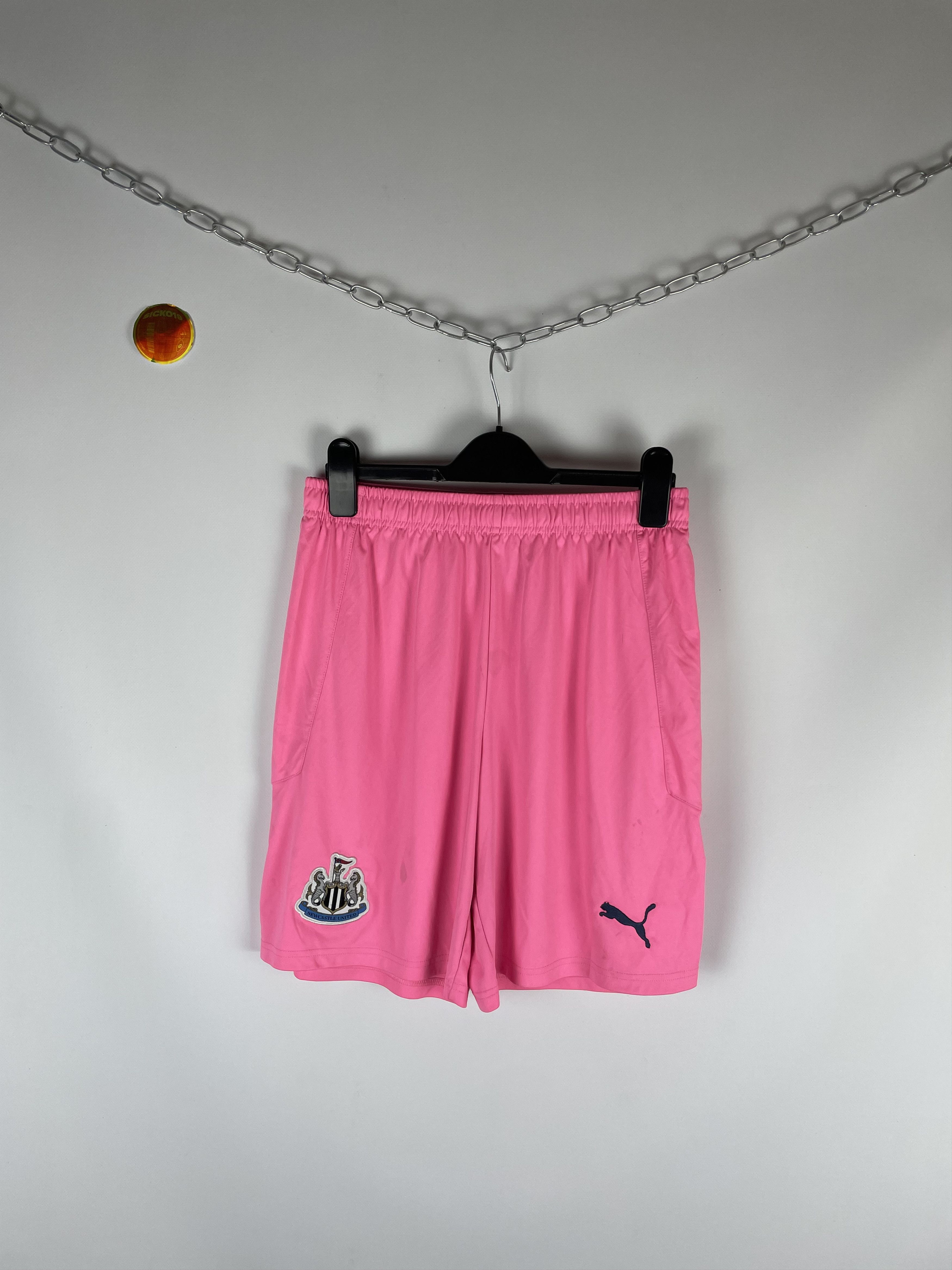 Puma Mens Vintage Newcastle United Puma shorts soccer rare Size US 32 / EU 48 - 1 Thumbnail