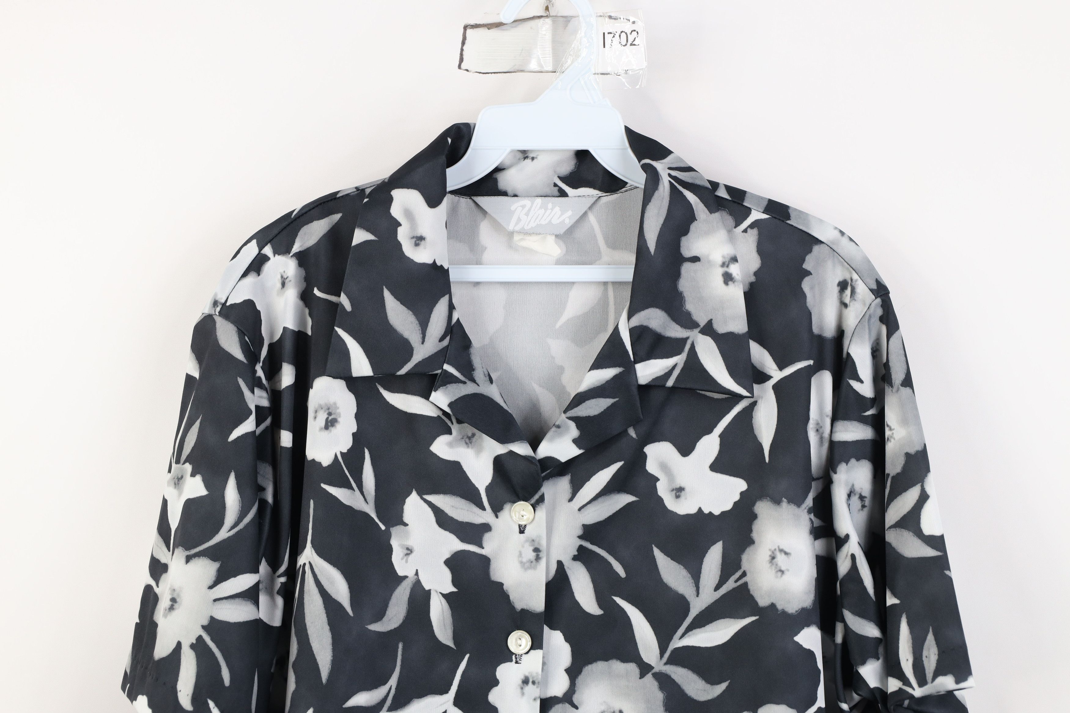 Vintage Vintage 90s Streetwear Short Sleeve Collared Button Shirt Size L / US 10 / IT 46 - 2 Thumbnail