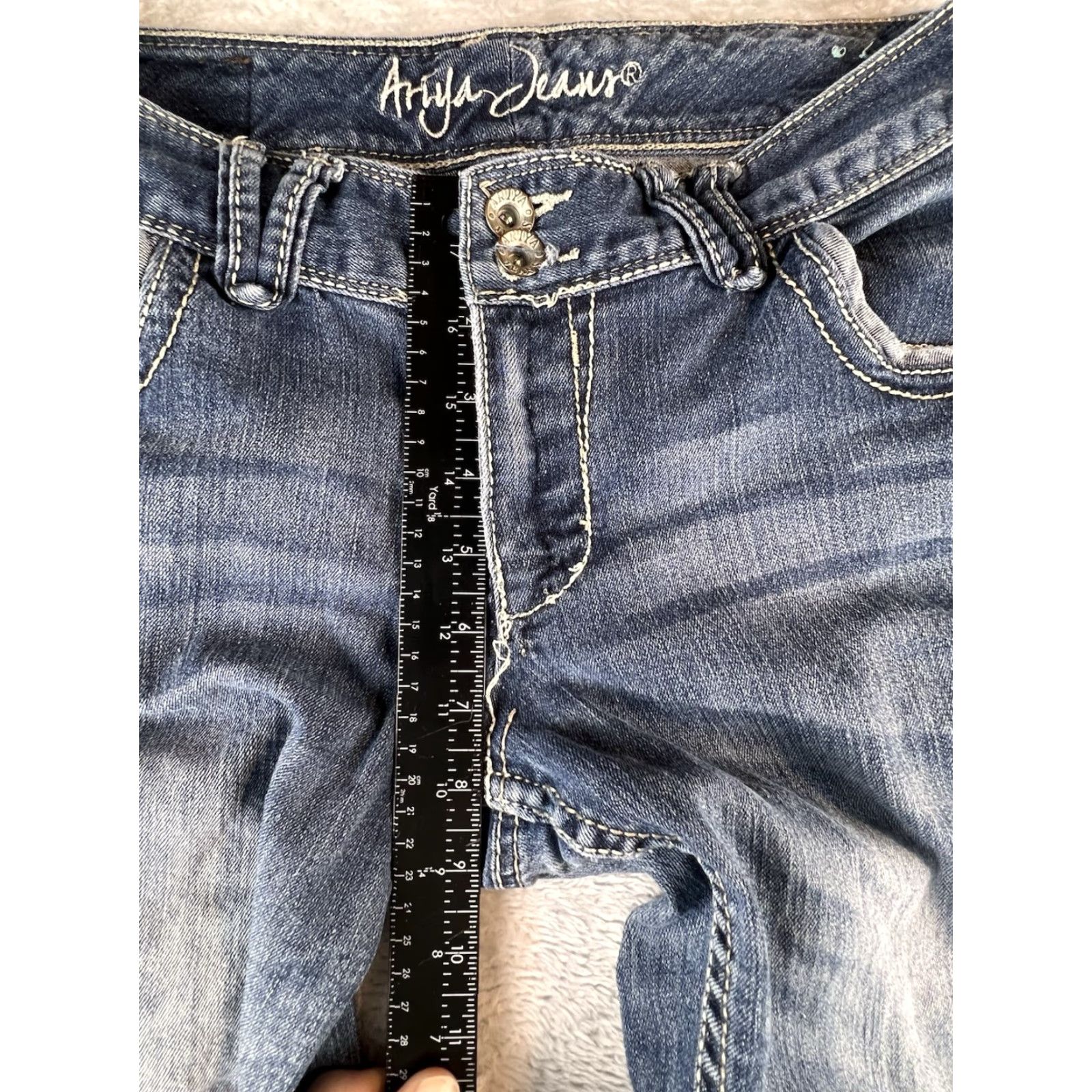 Vintage **Ariya Jeans Women's Curvy Low Rise 11/12 Regular Fit Blue Denim Jeans** User: **Ariya Jeans Women's Curvy Low Rise Blue Denim 11/12 Regular Fit** Size 32" / US 10 / IT 46 - 7 Thumbnail