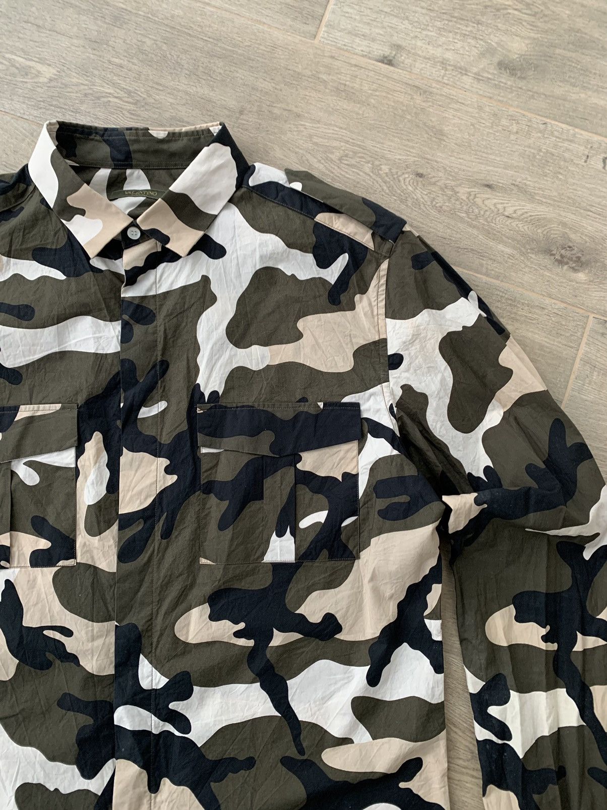 Valentino VALENTINO Camouflage Shirt Size US S / EU 44-46 / 1 - 6 Thumbnail