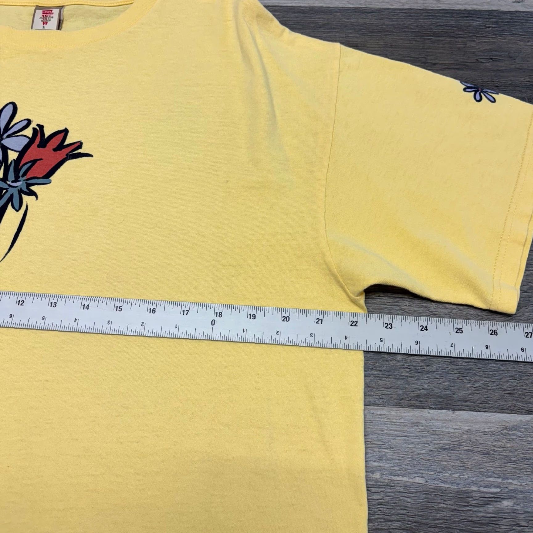 Levi's VINTAGE Levi's T-Shirt Women Yellow Large Center Flower Graphic USA Shirt Mens? Size L / US 10 / IT 46 - 6 Thumbnail