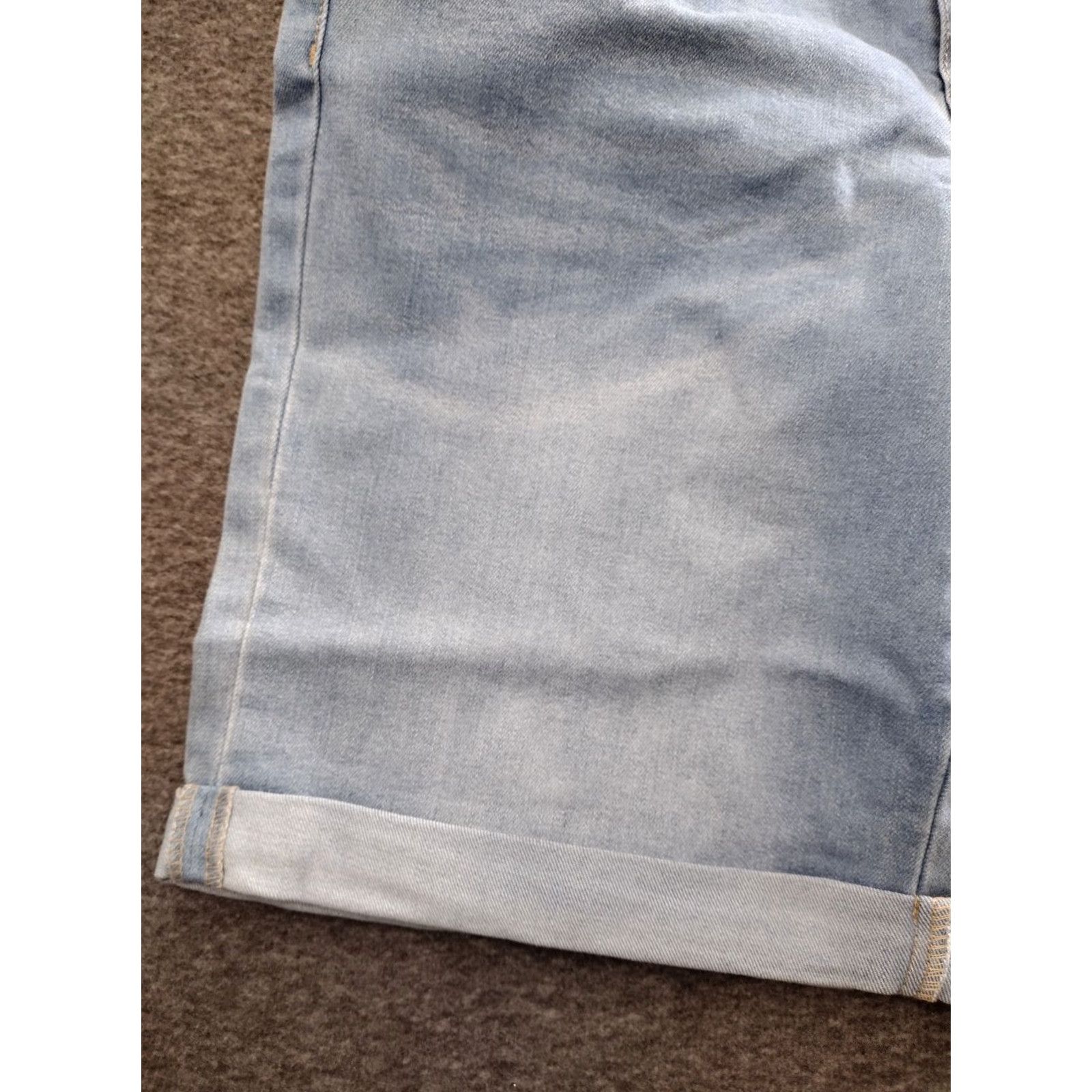 Vintage Unbranded Women's Jeans Shorts Cropped Light Wash 8 Blue Denim 5-Pocket Regular Mid Rise Adult Womens regret Size 30" / US 8 / IT 44 - 4 Thumbnail