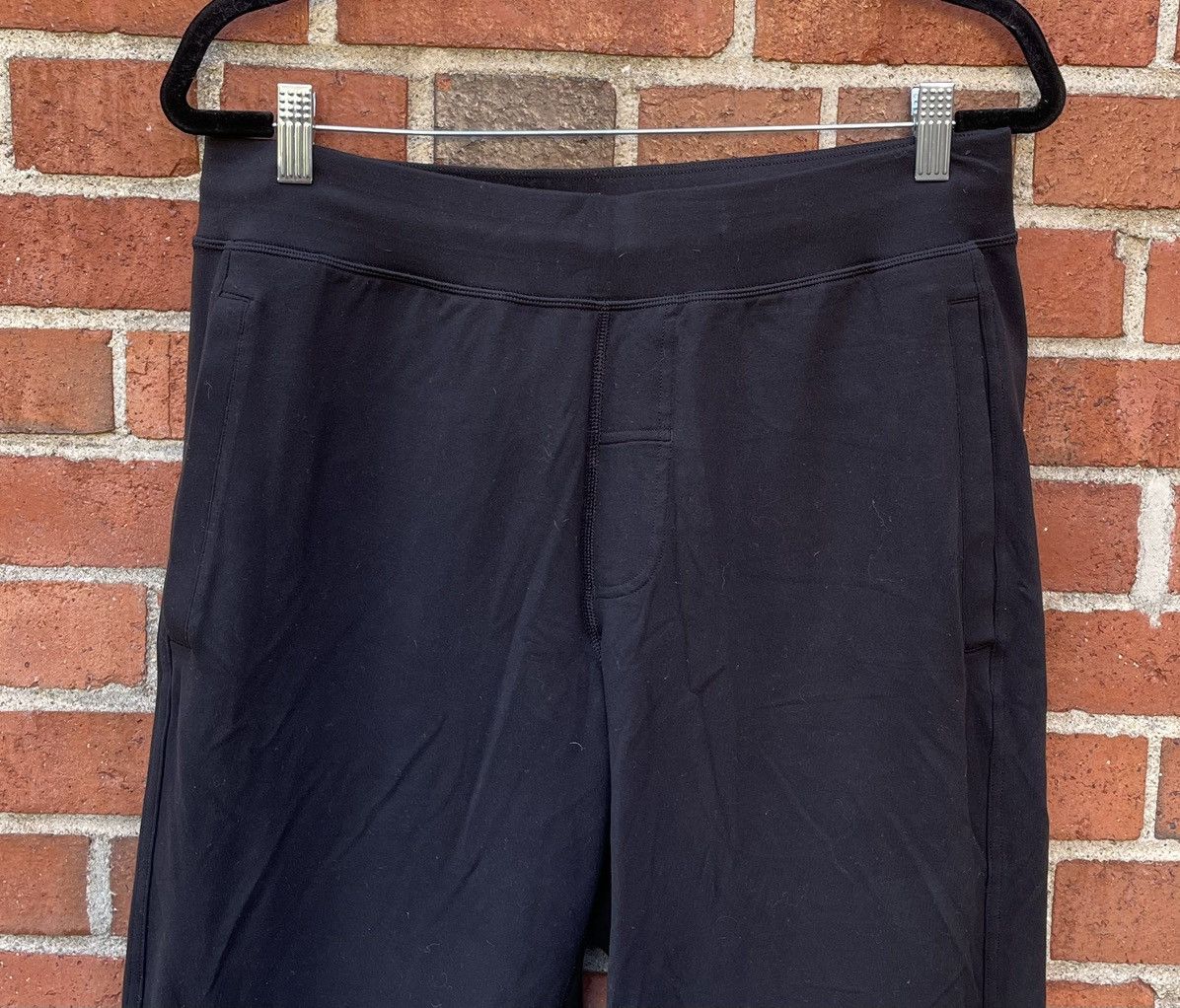 Lululemon Lululemon Black Sweatpants Pockets Drawstring Size US 30 / EU 46 - 3 Thumbnail