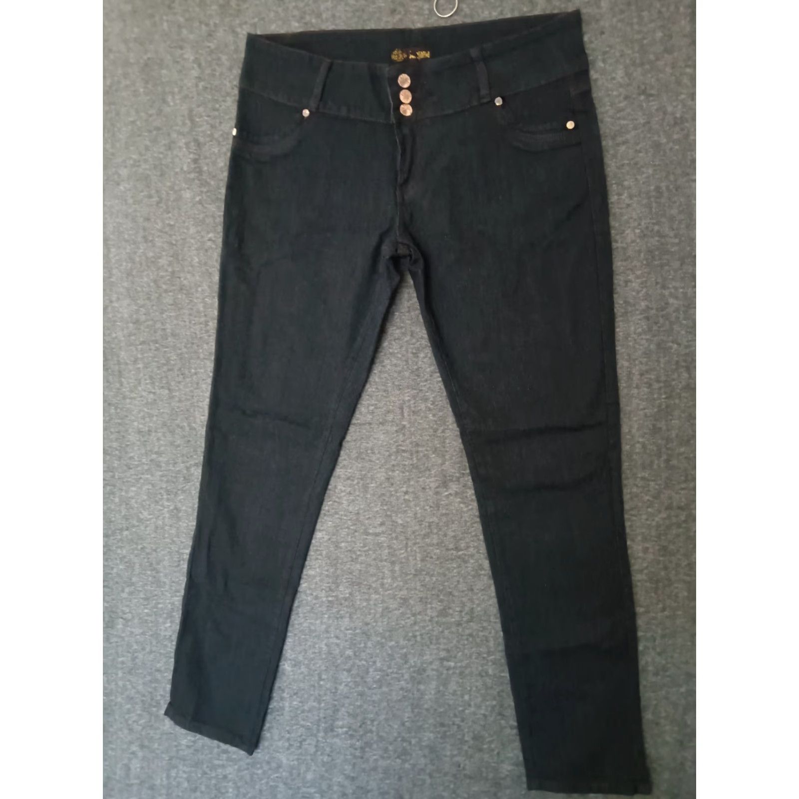 Vintage Unbranded Jeans 3 Button Closure Black Skinny Women's 19/20 Denim Jeans Black 30 Inseam 5-Pocket Slim Mid Rise 90s Theme Adult Women Size 40" / US 18 - 2 Thumbnail