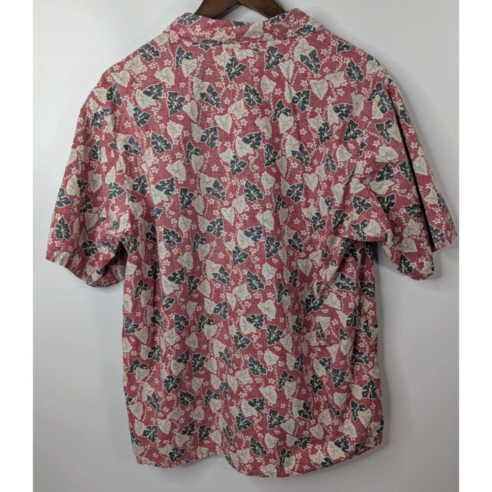Vivobarefoot VTG Go Barefoot Camp Collar Shirt Men's L Red Hawaiian Aloha Reverse Leaf Floral Button-Up Casual Vintage Size US L / EU 52-54 / 3 - 3 Thumbnail