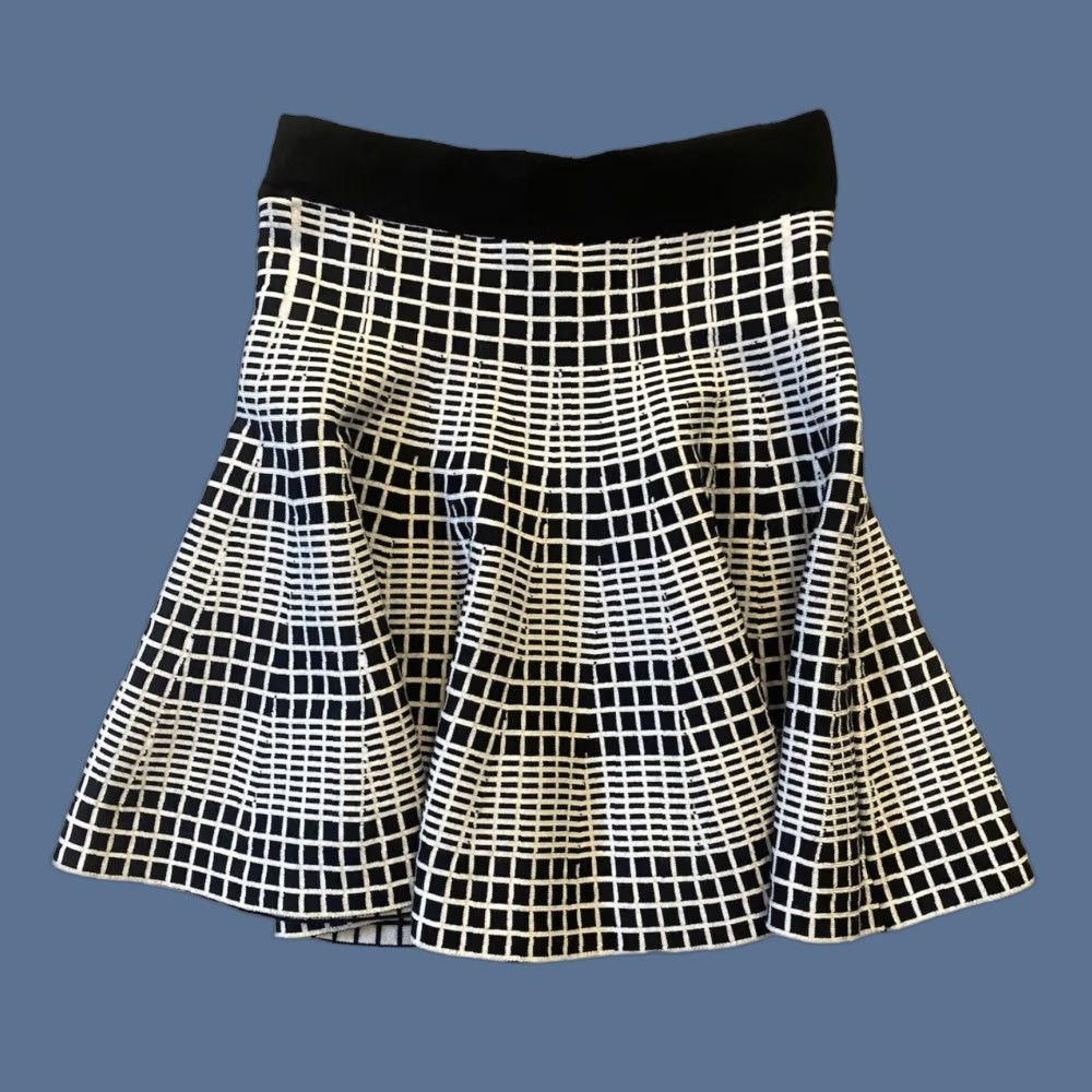 Vintage Lulumari Geometric Mini Shirt Stretch Waist Black & White Women’s Size S Skirt - Regular Wool? Wait, no. Size S / US 4 / IT 40 - 1 Thumbnail