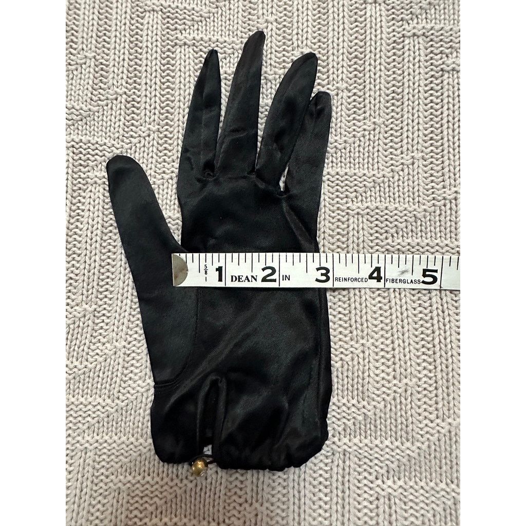 Vintage Vintage black satin wrist length gloves size 7 Size ONE SIZE - 7 Thumbnail