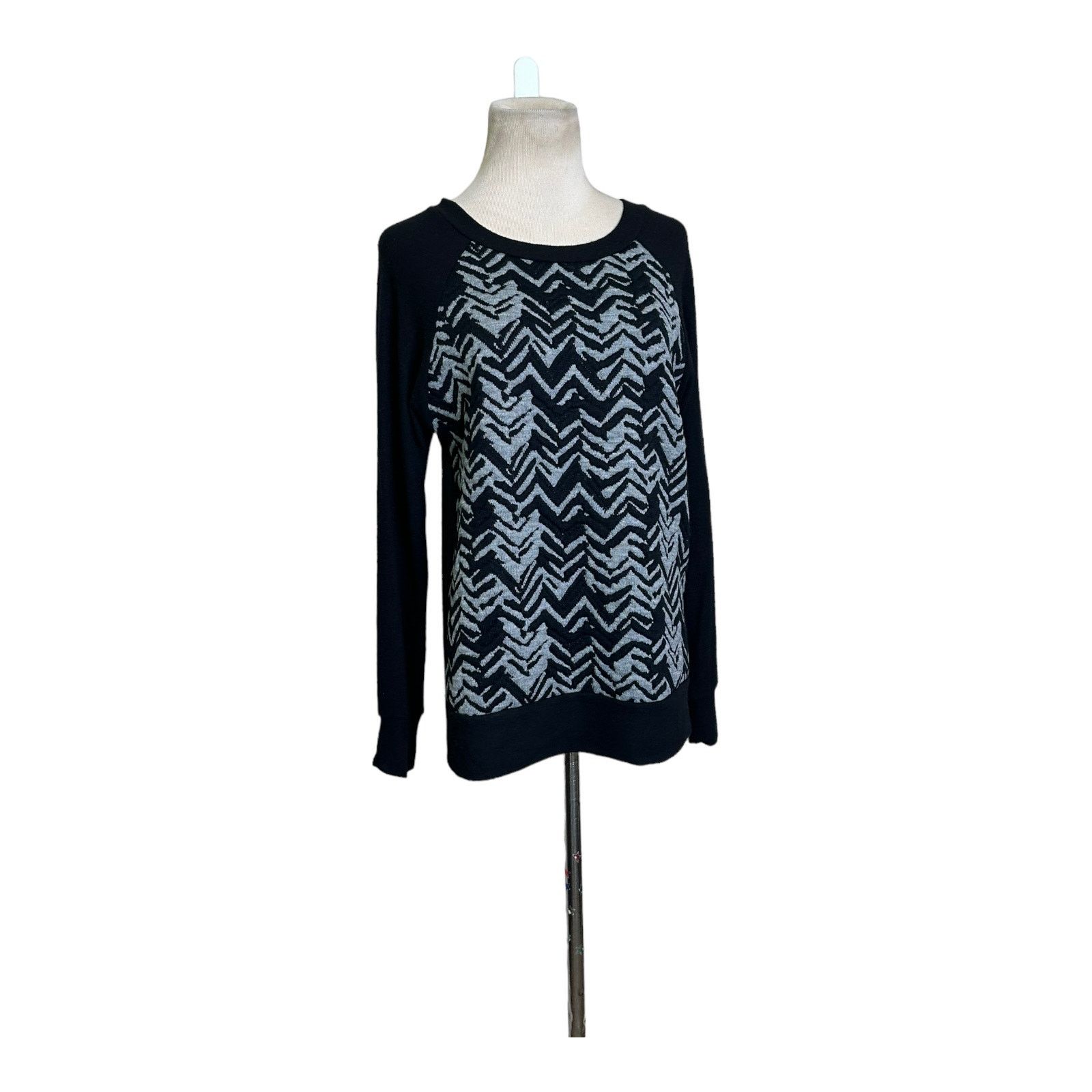 Anthropologie Le Lis black gray chevron knit long sleeves sweater size M Size M / US 6-8 / IT 42-44 - 8 Thumbnail