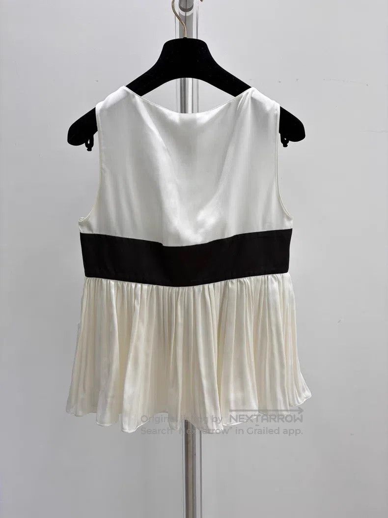Chanel Chanel White bow vest Size XS / US 0-2 / IT 36-38 - 2 Thumbnail