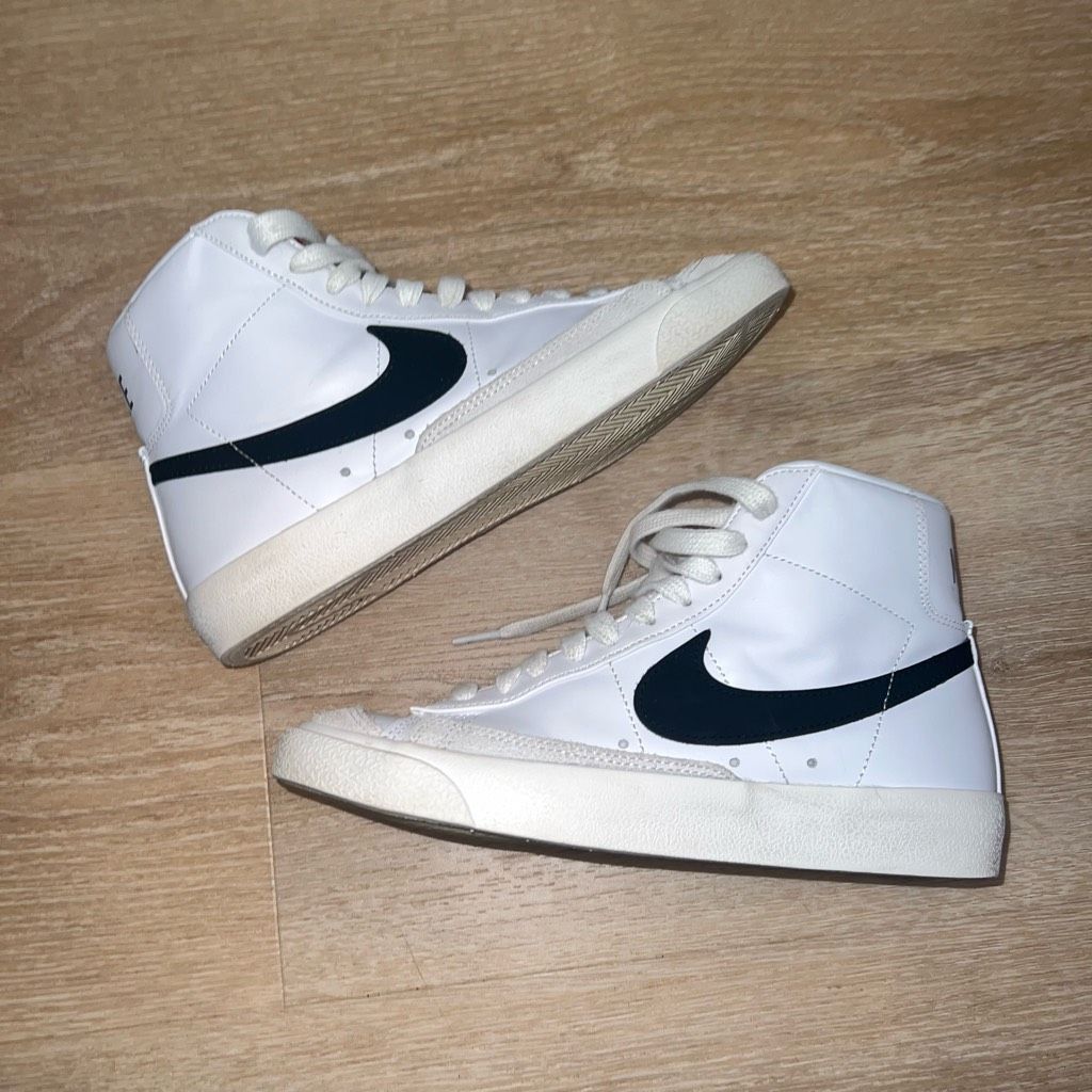 Nike Nike Blazer Mid 77 High-Top Sneaker Classic Black White Leather Suede Women's 6 Size US 6 / IT 36 - 10 Thumbnail