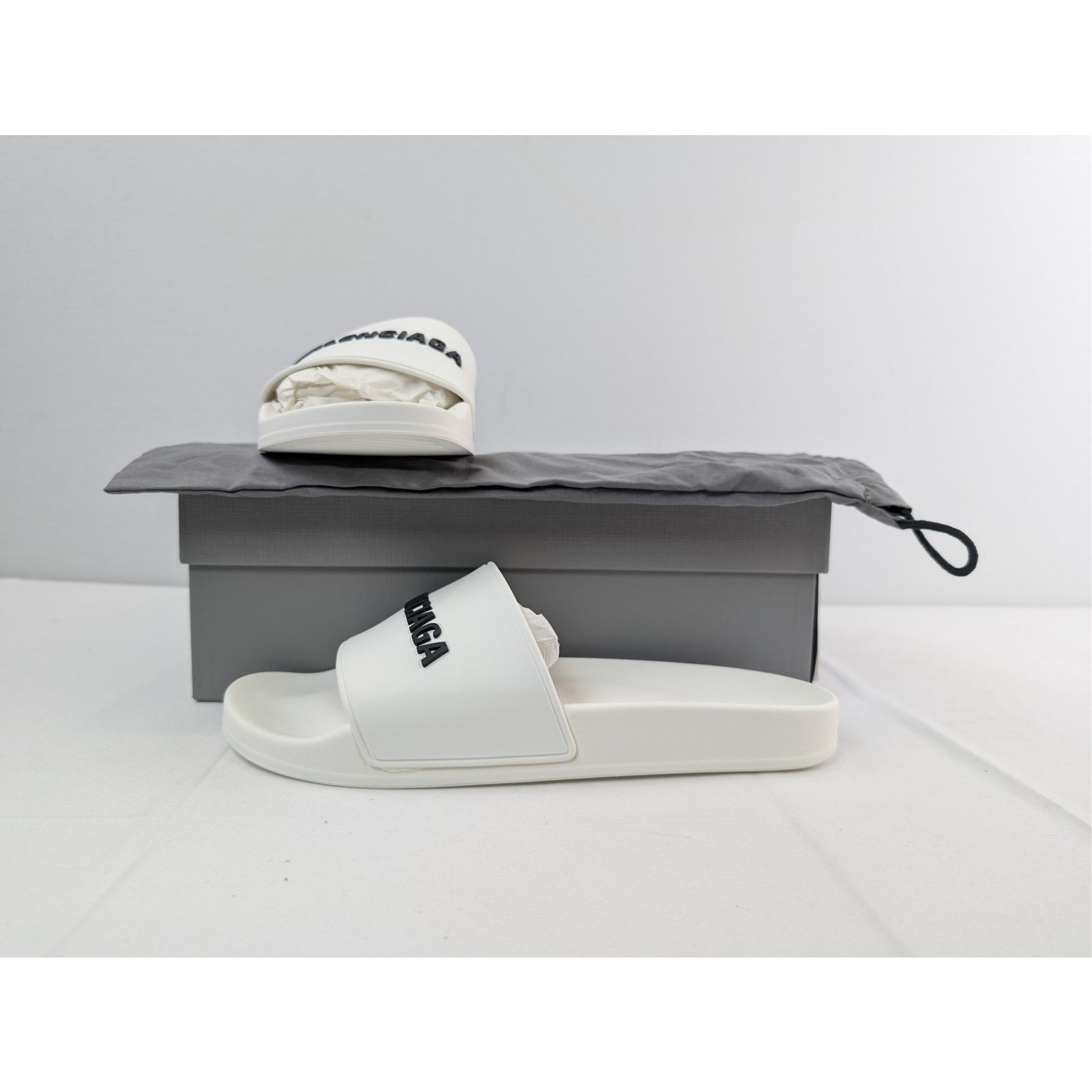 Balenciaga o1rshd1 Pool Slides Rubber Logo Slippers in White/Black Size US 8 / EU 41 - 17 Thumbnail
