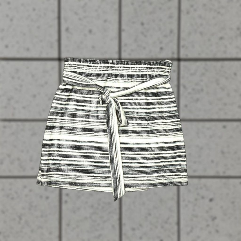 Loft LOFT Outlet Women's Medium Black White Striped Knit Skirt With Tie Waist And Poc Skirt Short Black White Striped Knit Pants? Size 32" / US 10 / IT 46 - 1 Thumbnail