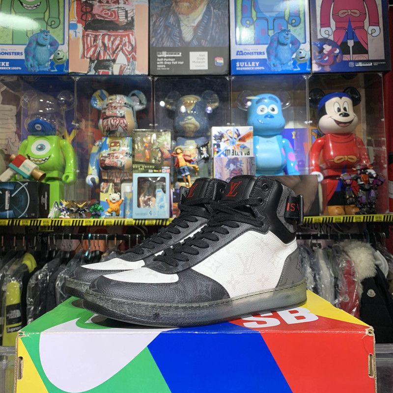 Louis Vuitton Louis Vuitton Rivoli Casual Sneakers in White and Blue 0079 Size US 10 / EU 43 - 1 Thumbnail