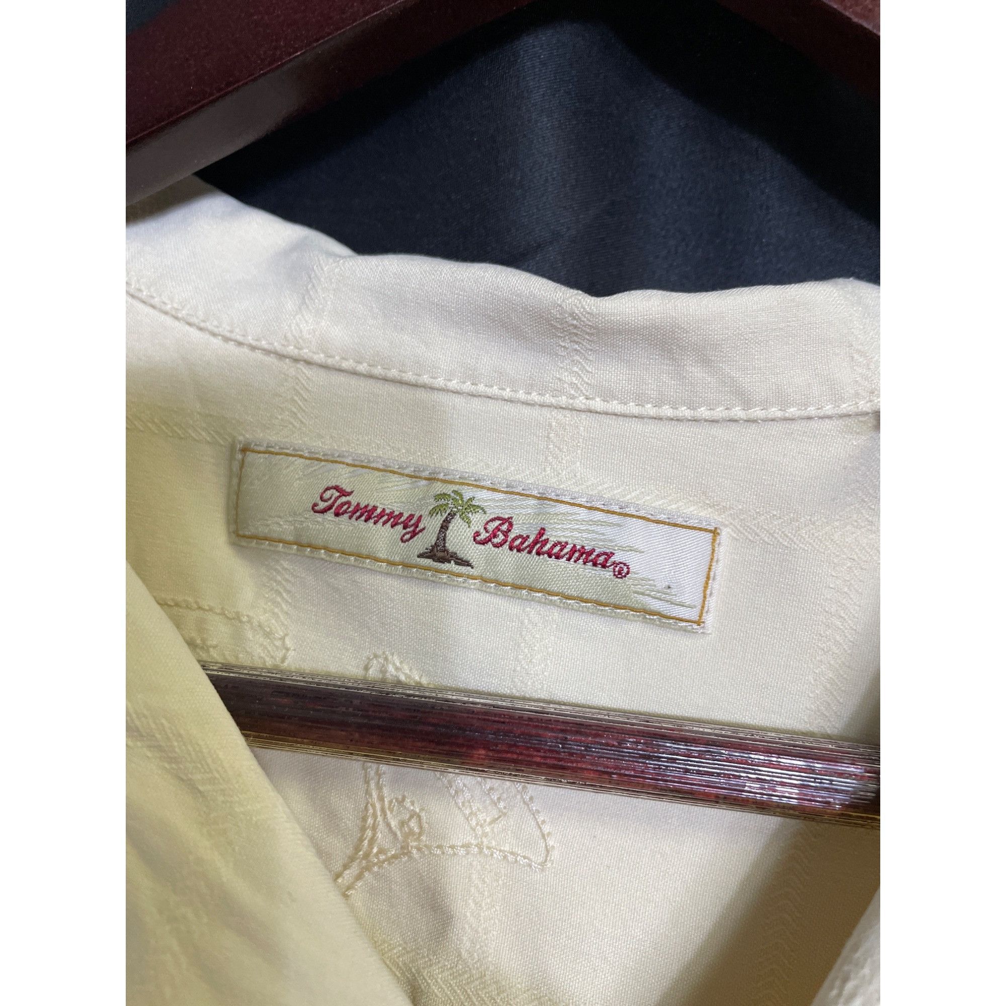 Tommy Bahama Tommy Bahama Mens Yellow All Silk Button Down Dress Shirt Si Size US L / EU 52-54 / 3 - 6 Thumbnail